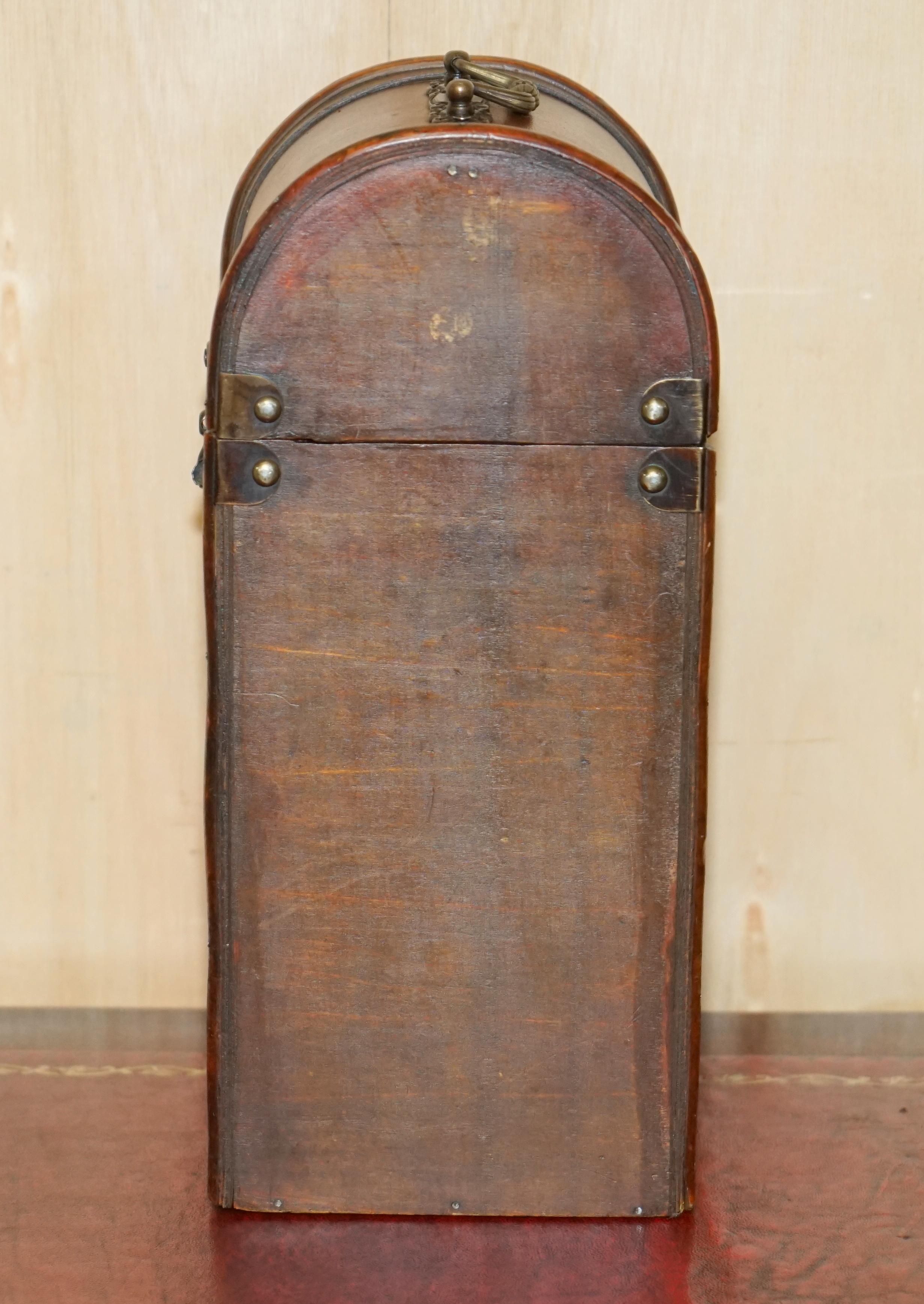 ViNTAGE HARDWOOD TRAVEL WINE BOX CASE WITH HANDLE VERY DECORATIVE PIECE For Sale 3