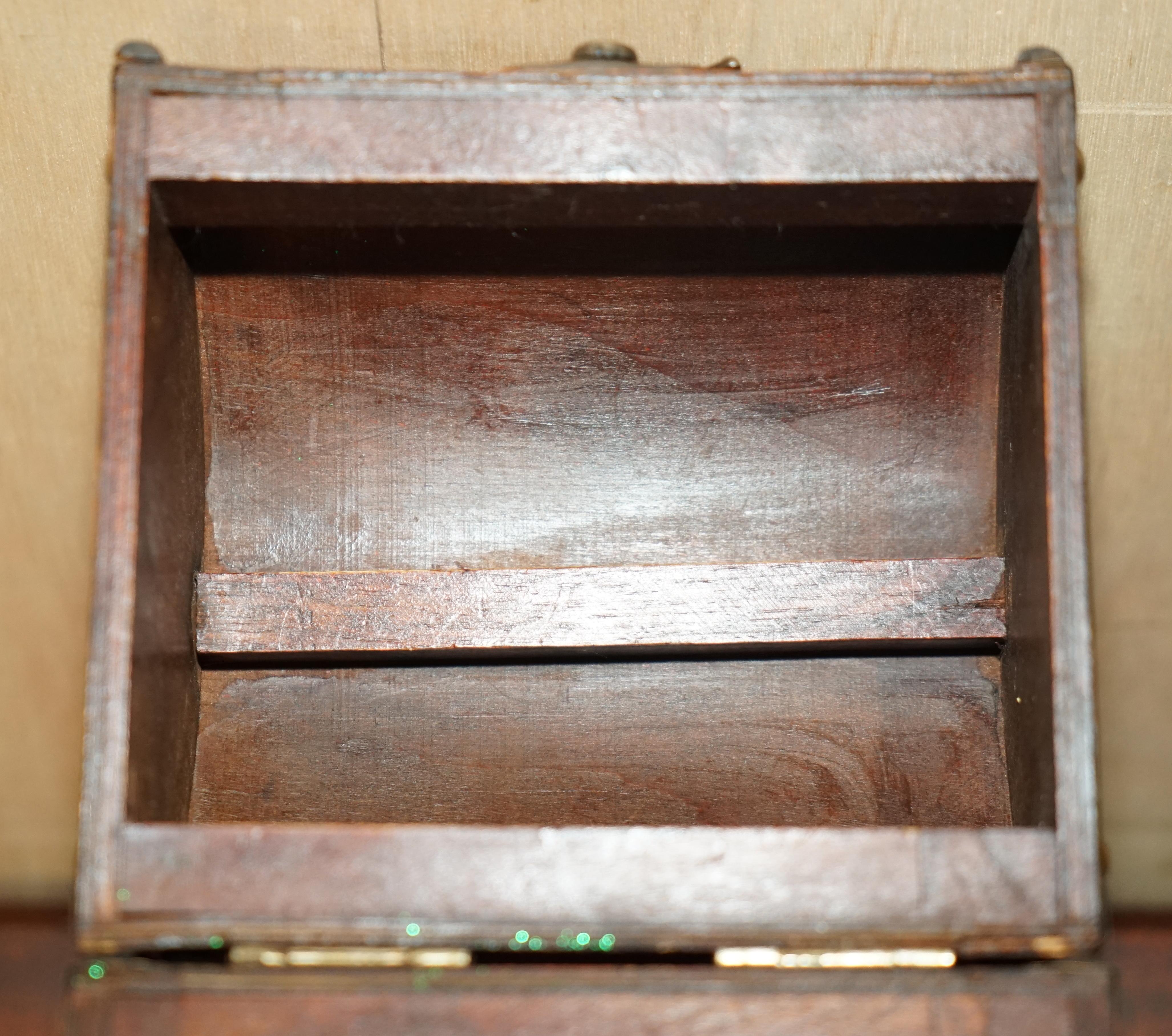 ViNTAGE HARDWOOD TRAVEL WINE BOX CASE WITH HANDLE VERY DECORATIVE PIECE For Sale 8