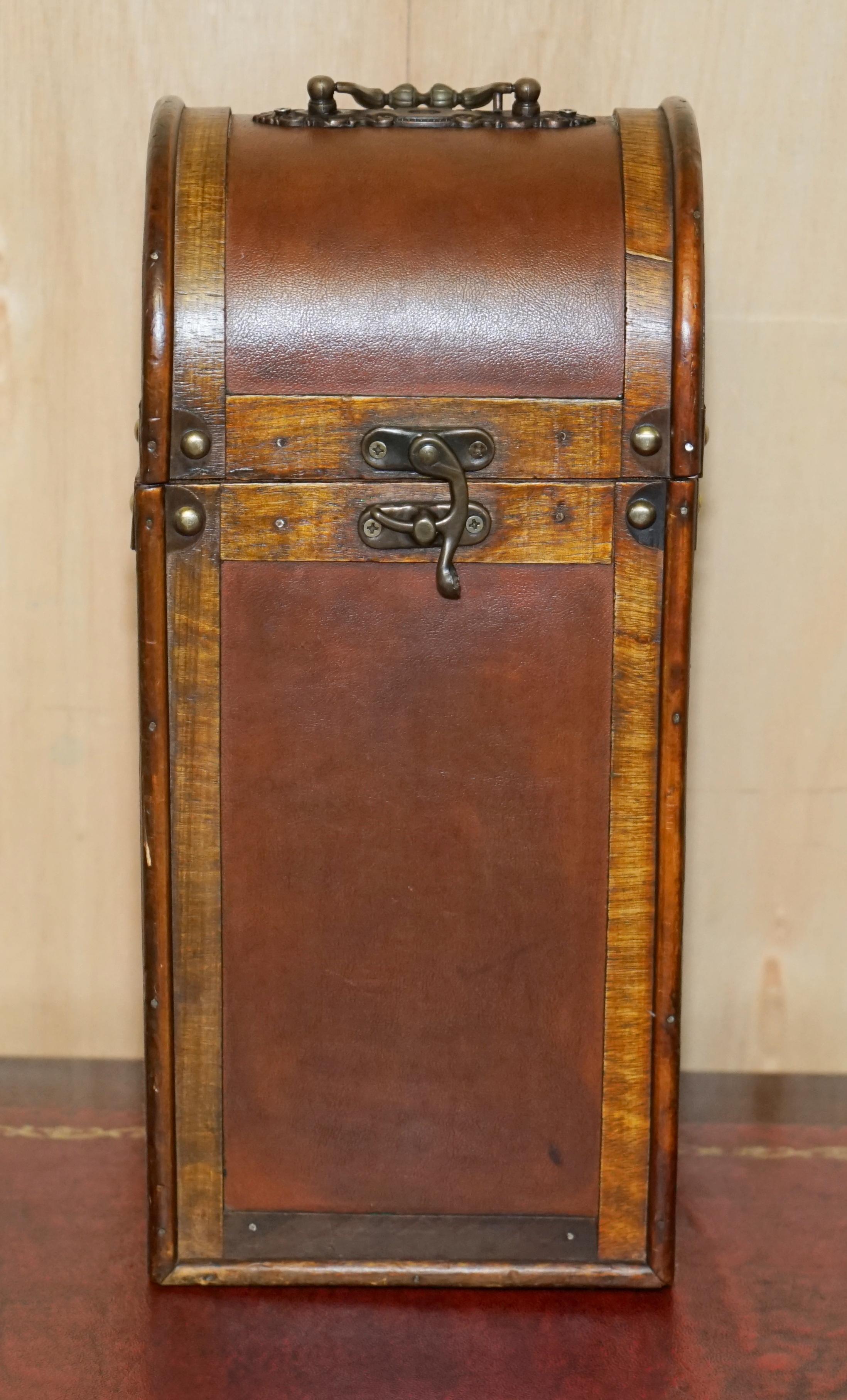 Victorian ViNTAGE HARDWOOD TRAVEL WINE BOX CASE WITH HANDLE VERY DECORATIVE PIECE For Sale