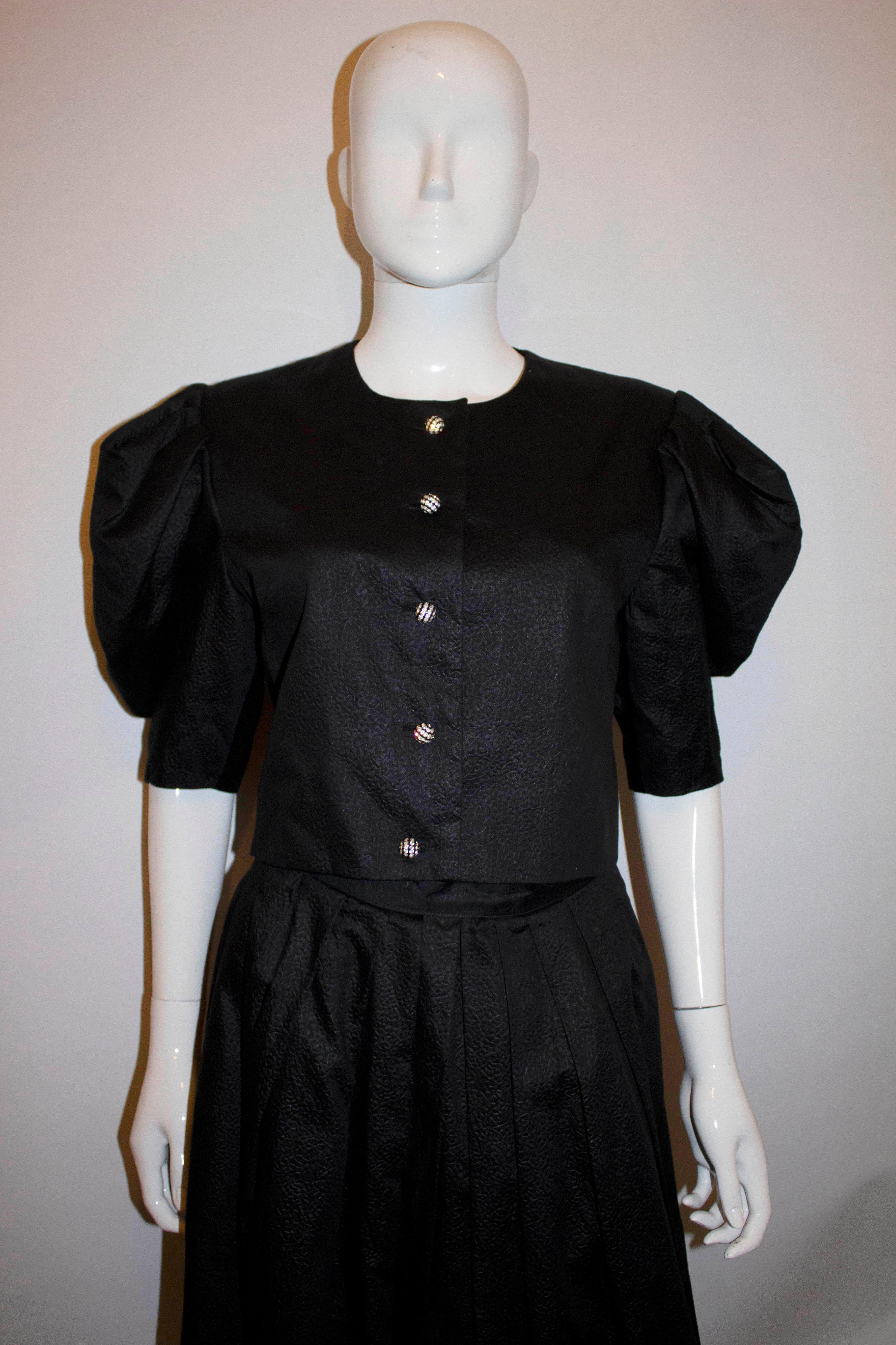 Abito vintage con gonna in seta nera di Hardy Amies  con le meravigliose maniche 1