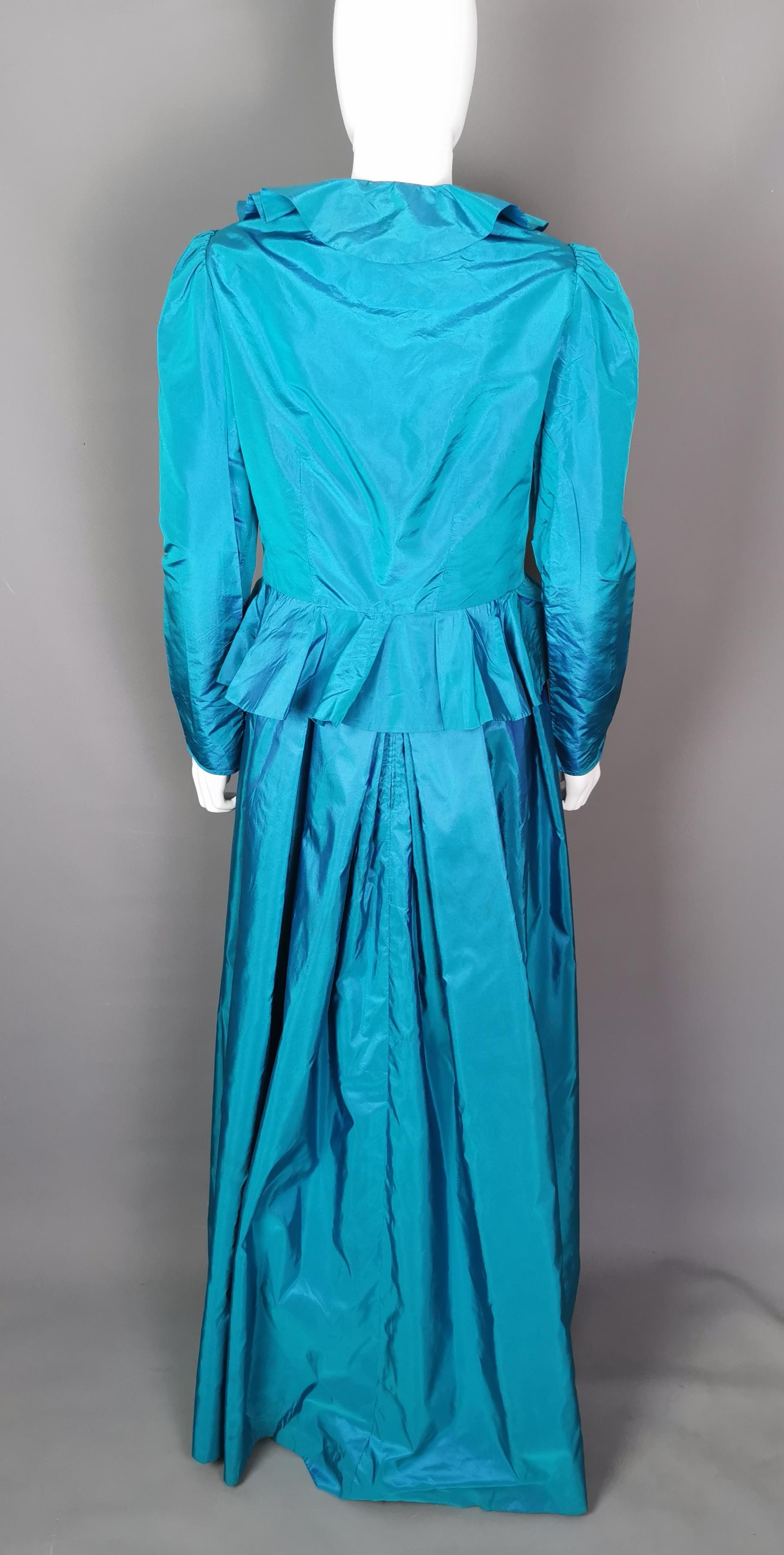 Vintage Hardy Amies teal blue silk taffeta two piece dress, Jacket, Evening gown For Sale 6