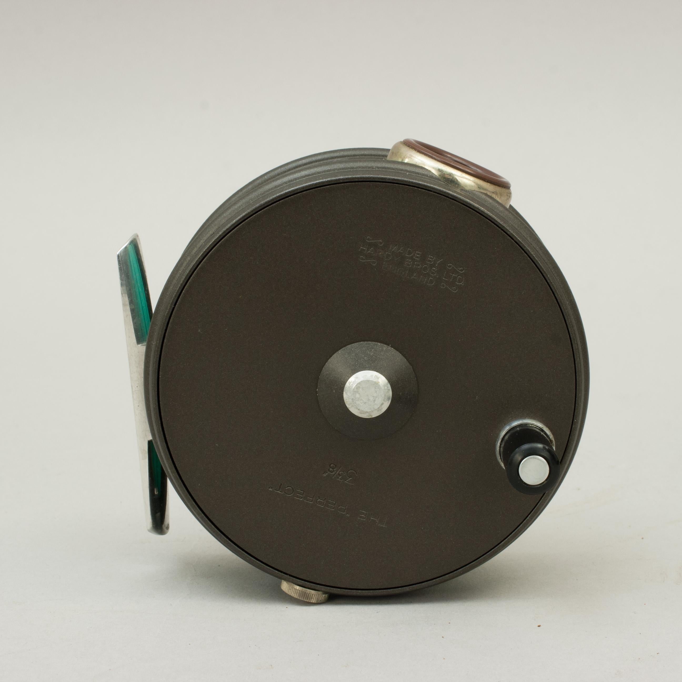 Vintage Hardy Perfect Trout Fly Fishing Reel 3 3/8 In Good Condition For Sale In Oxfordshire, GB