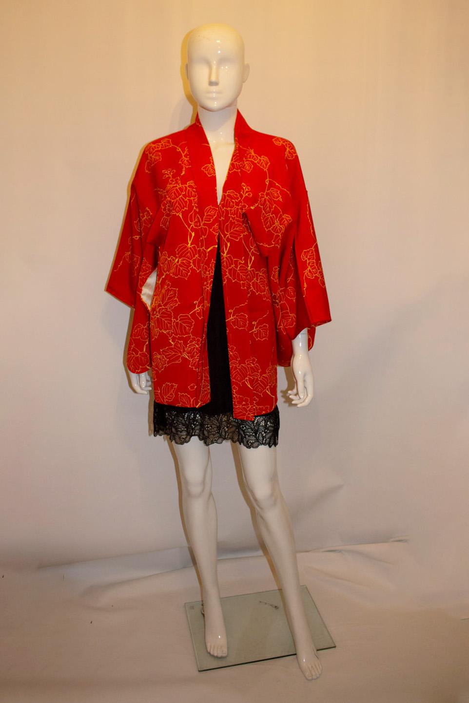 Vintage Hari /Short Kimono with Leaf Print Decoration. In Good Condition For Sale In London, GB