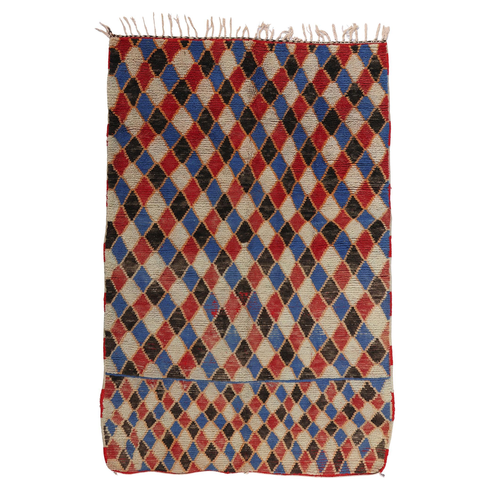 Marokkanischer Azilal-Teppich im Vintage-Stil mit Harlekin, Maximalismus-Stil, Nomaden-Charm