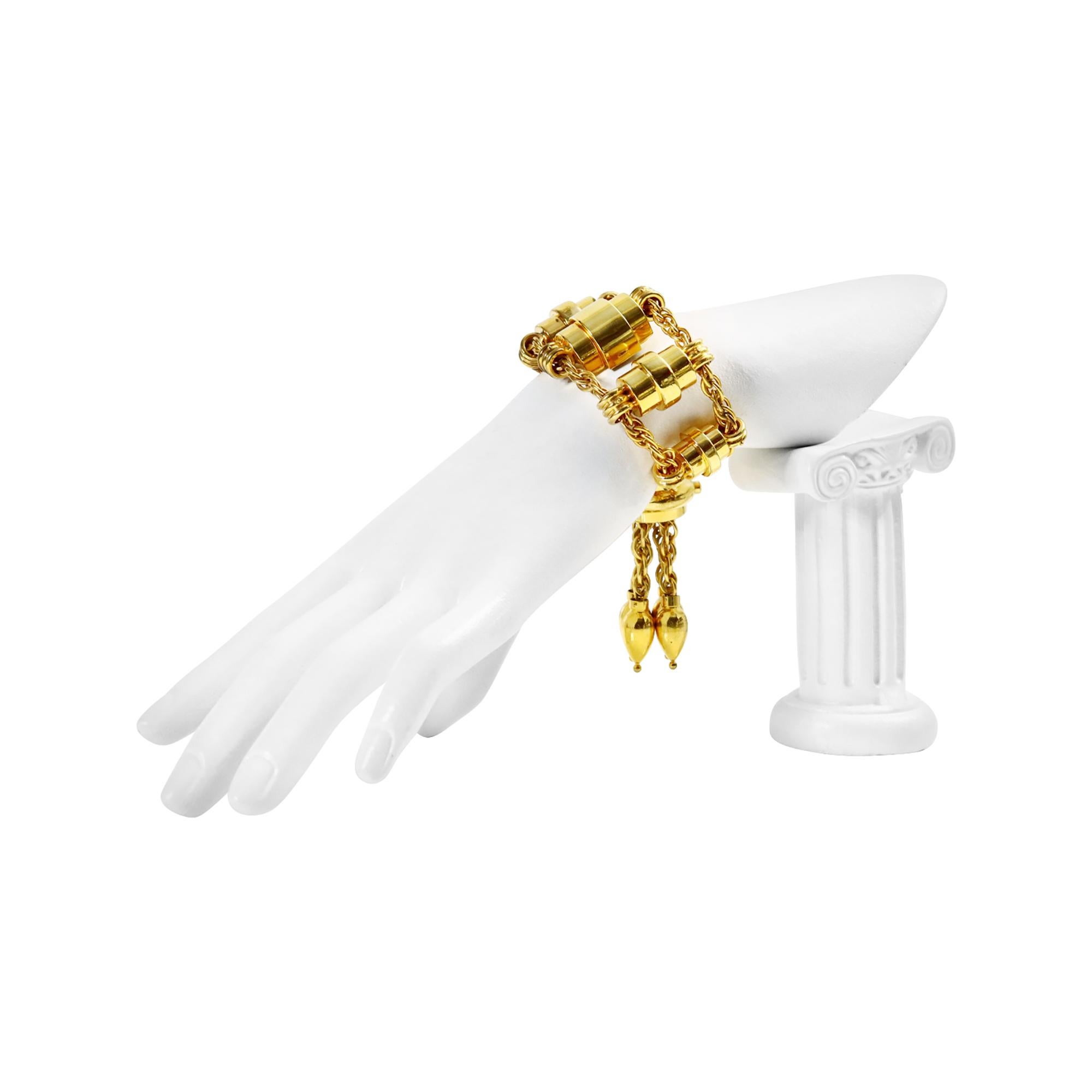 Pulsera colgante Harmon vintage en tono dorado Circa 1949 en Bueno estado para la venta en New York, NY