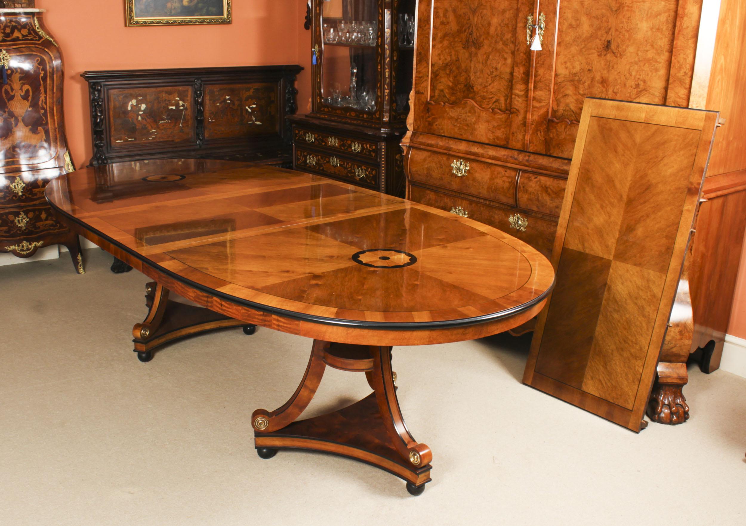 Vintage Harrods Biedermeier Dining Table & 10 Dining Chairs 20th Century In Good Condition In London, GB