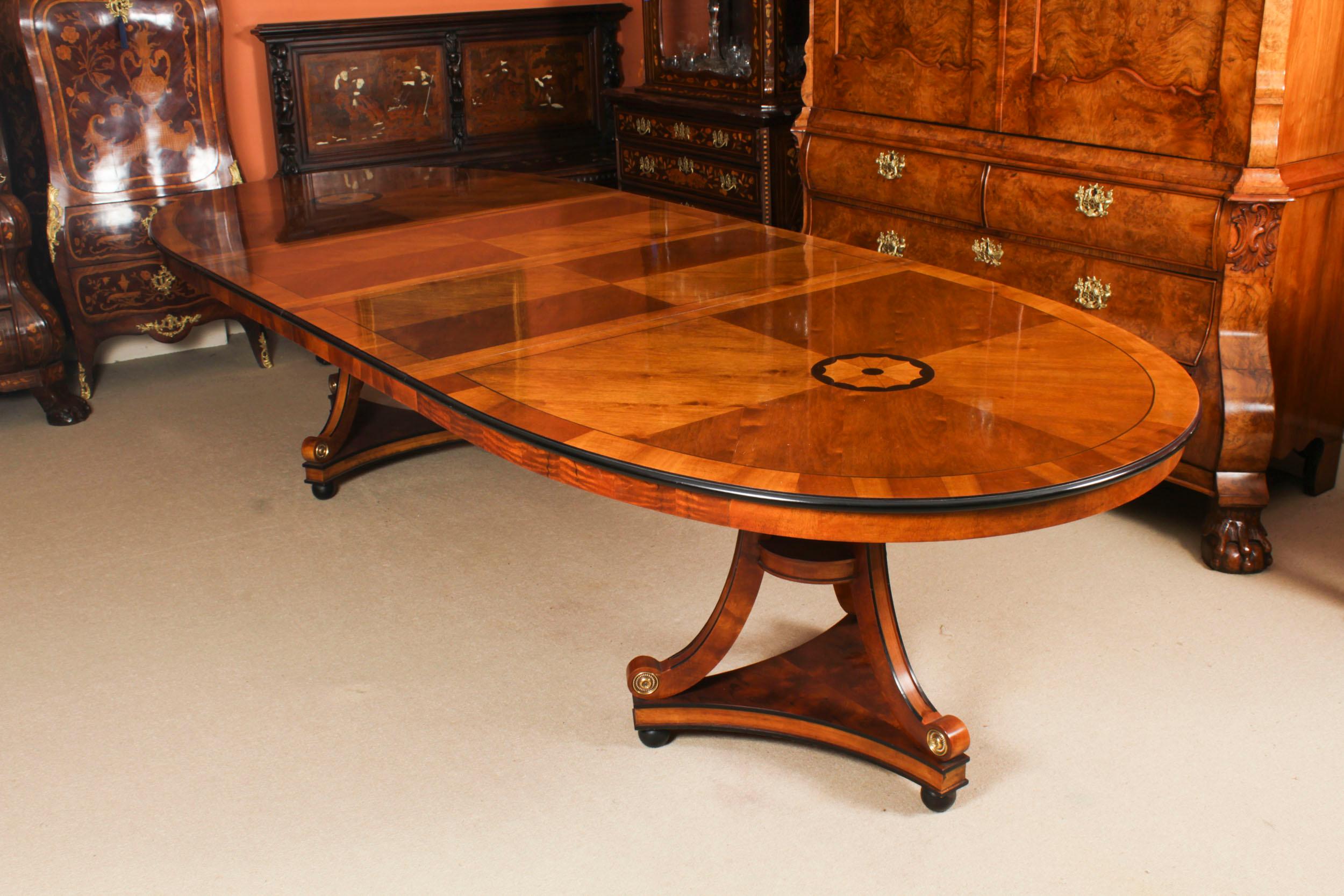 Vintage Harrods Biedermeier Satin Birch Dining Table 20th Century In Good Condition In London, GB