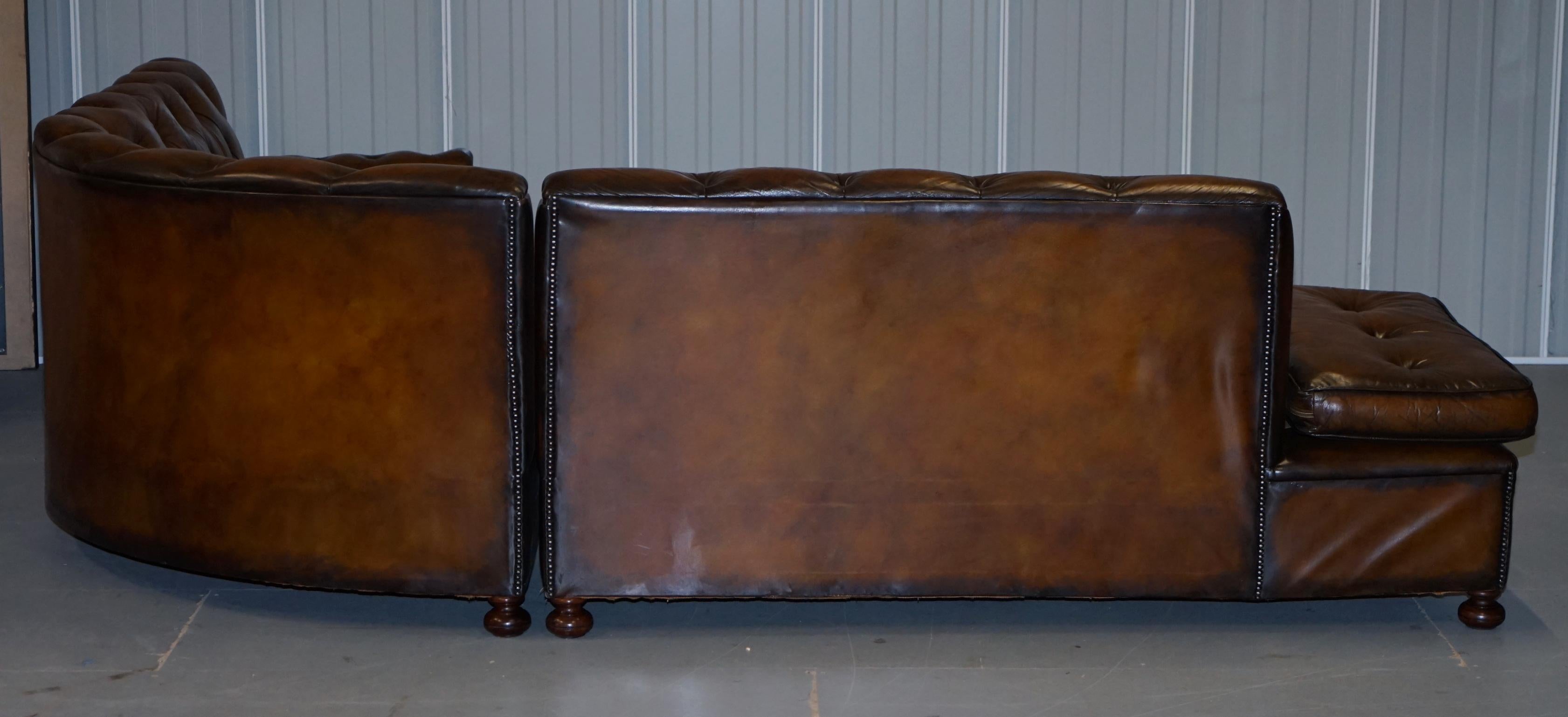 Vintage Harrods Chesterfield Sofa d'angle en cuir brun cigare teint à la main Noyer en vente 12