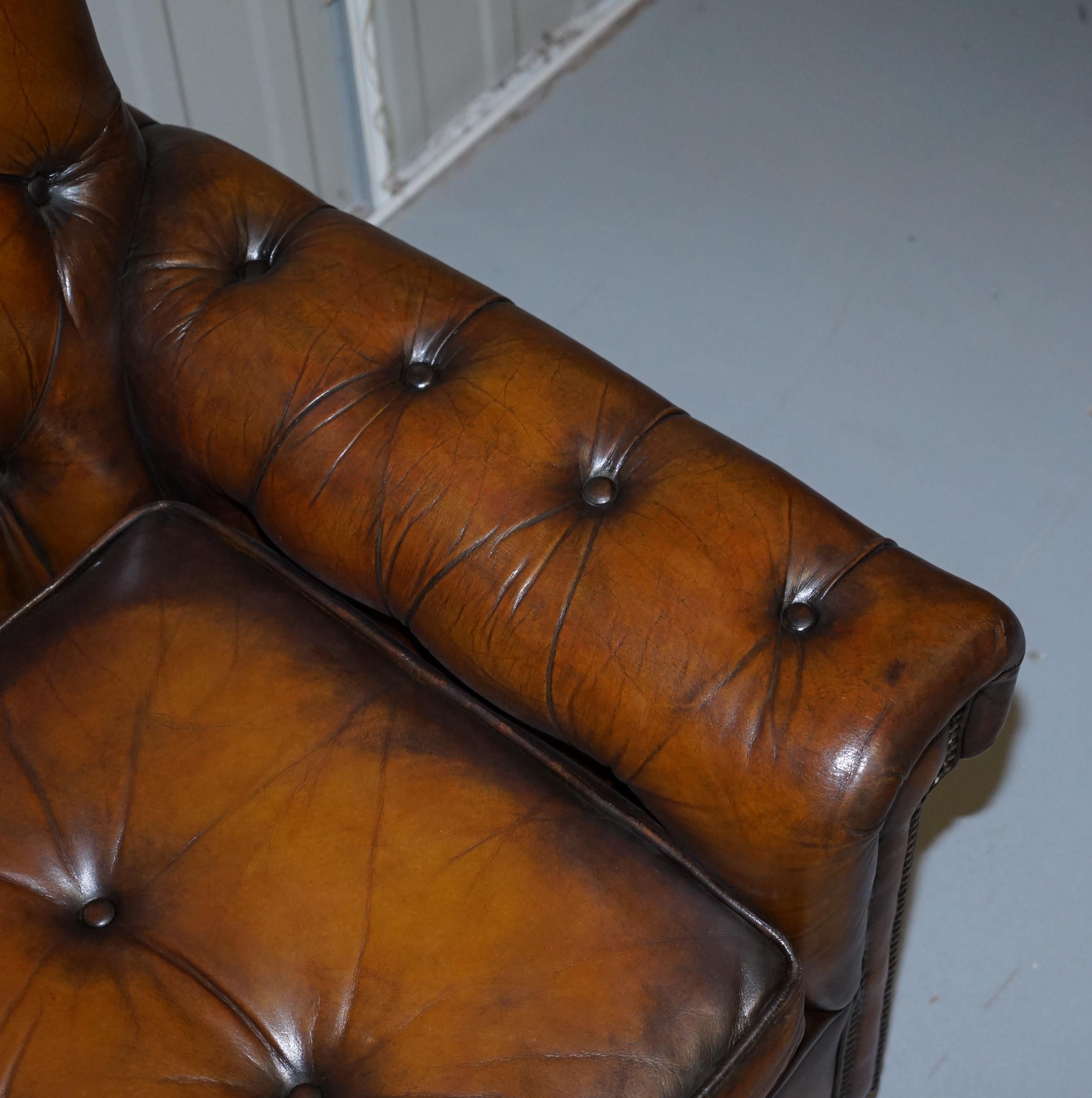 Vintage Harrods Chesterfield Sofa d'angle en cuir brun cigare teint à la main Noyer en vente 1
