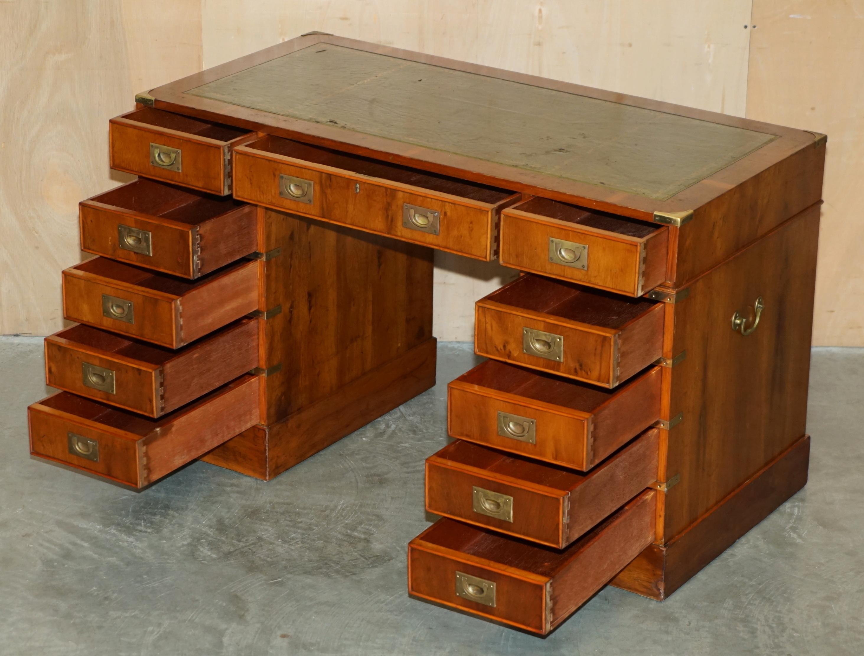 BUREAU DE PEDESTAL DE CAMPAGNE DE HARRODS VINTAGE EN CUIR VERT BURR YEW WOOD en vente 10