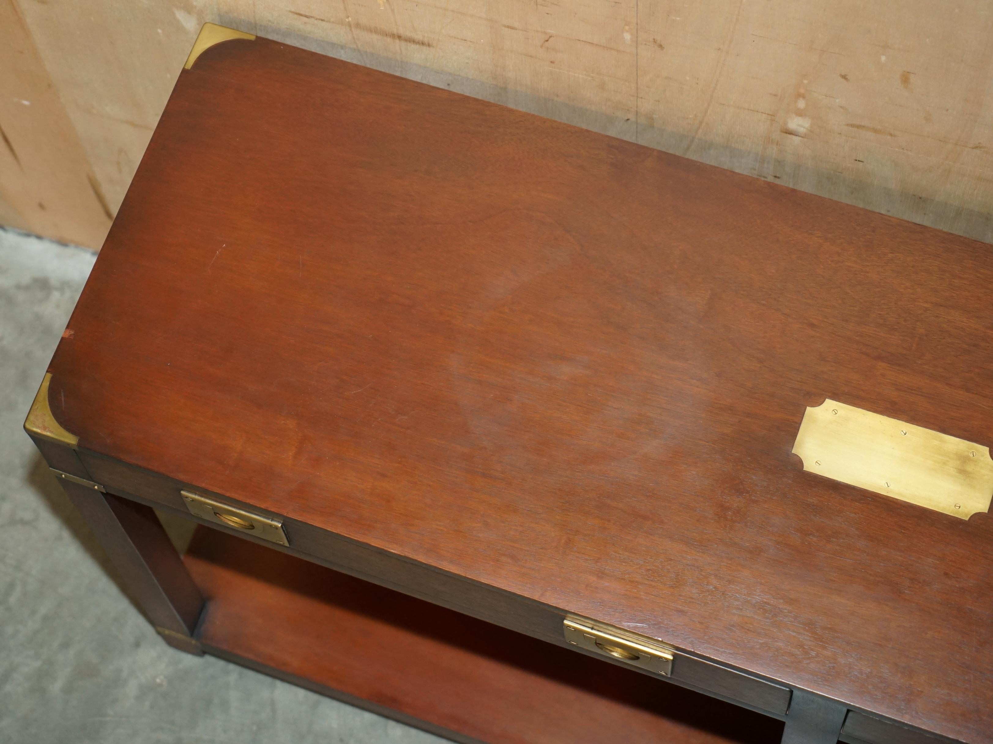 ViNTAGE HARRODS LONDON KENNEDY TWIN DRAWER MILITARY CAMPAIGN CONSOLE TABLE For Sale 2