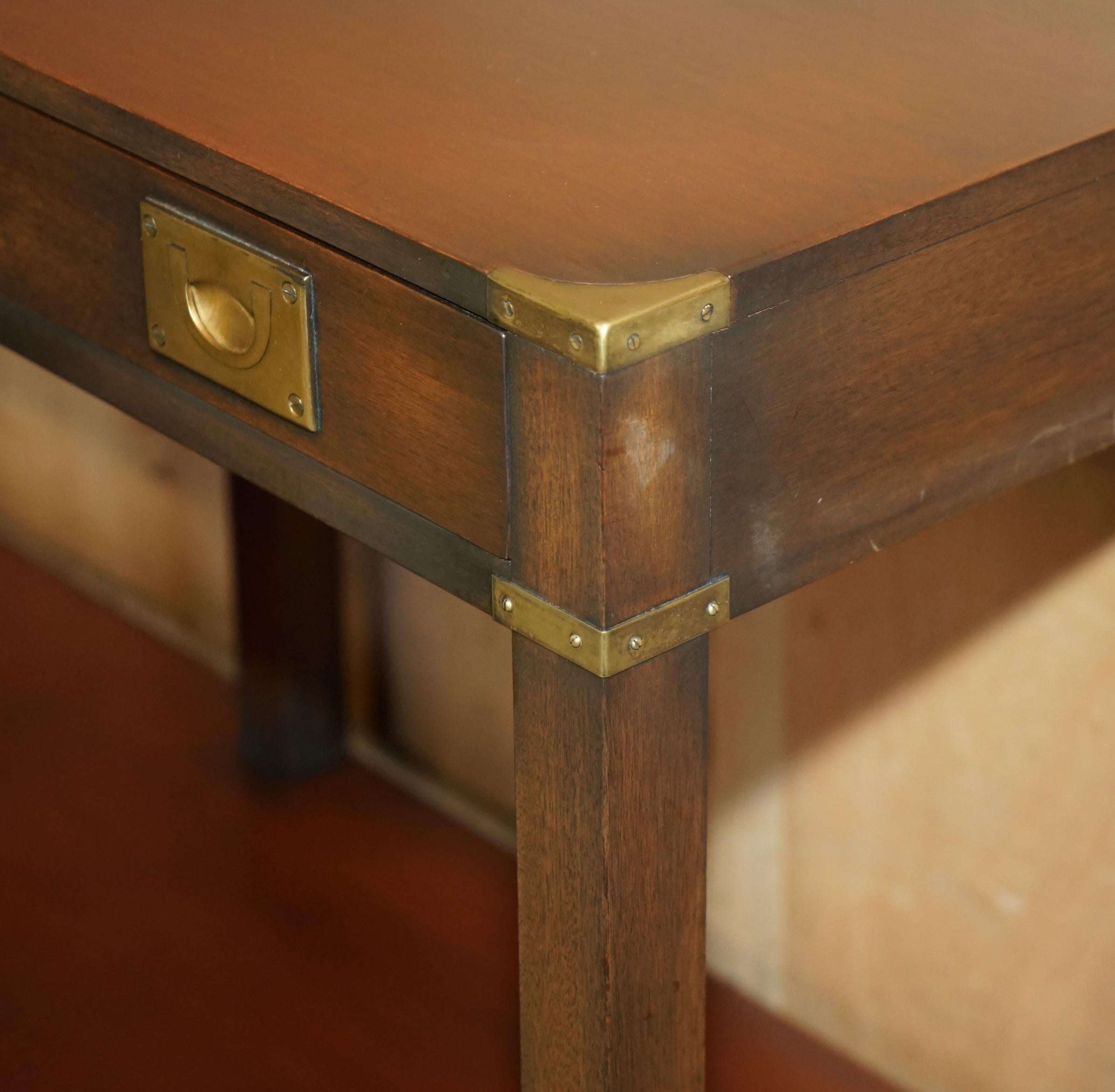 ViNTAGE HARRODS LONDON KENNEDY TWIN DRAWER MILITARY CAMPAIGN CONSOLE TABLE For Sale 6