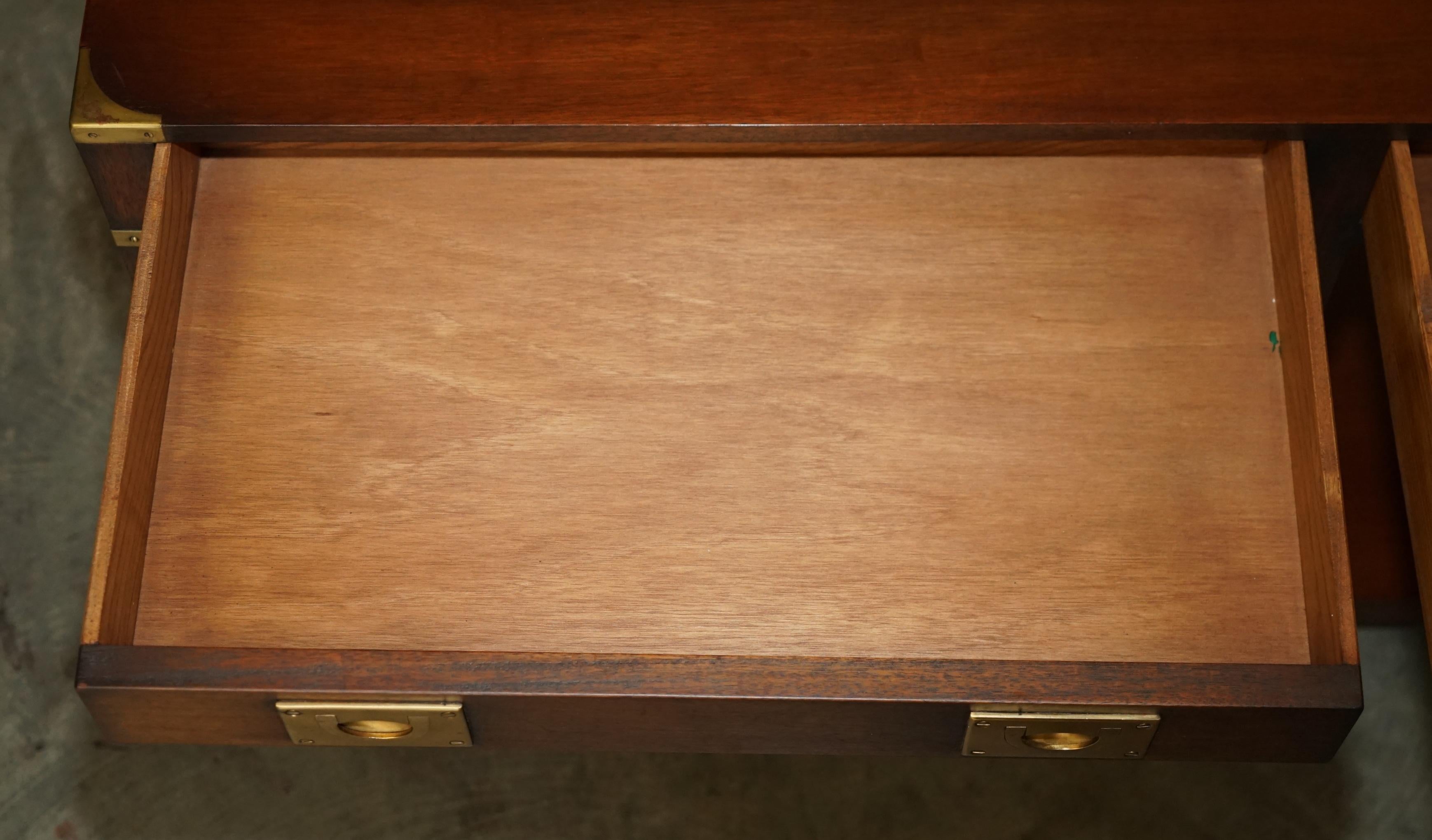 ViNTAGE HARRODS LONDON KENNEDY TWIN DRAWER MILITARY CAMPAIGN CONSOLE TABLE For Sale 11
