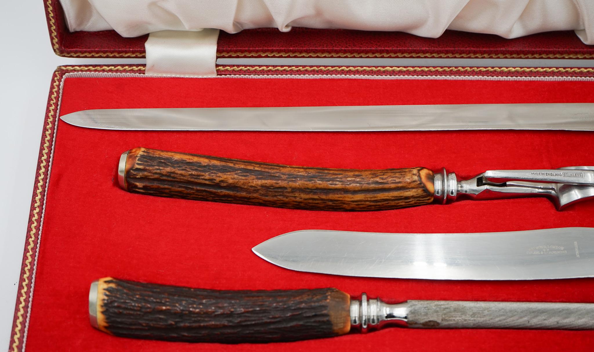 VINTAGE HARRODS LONDON STAG HANDLE SET DE TALLER DE ACERO INOXIDABLE EN CAJA ROJA siglo XX en venta
