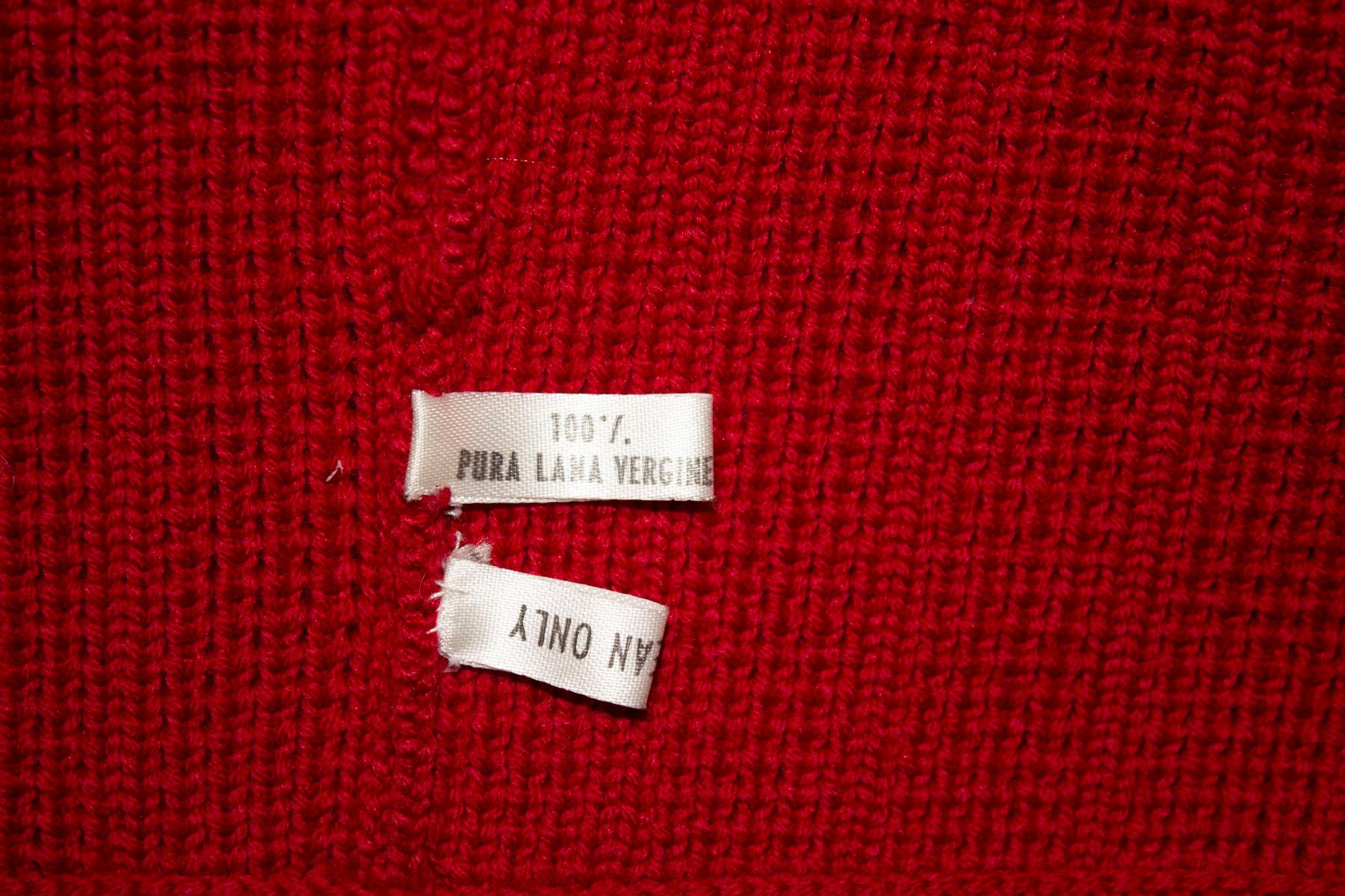 Harrods - Veste en laine rouge vintage avec poignets en renard en vente 3
