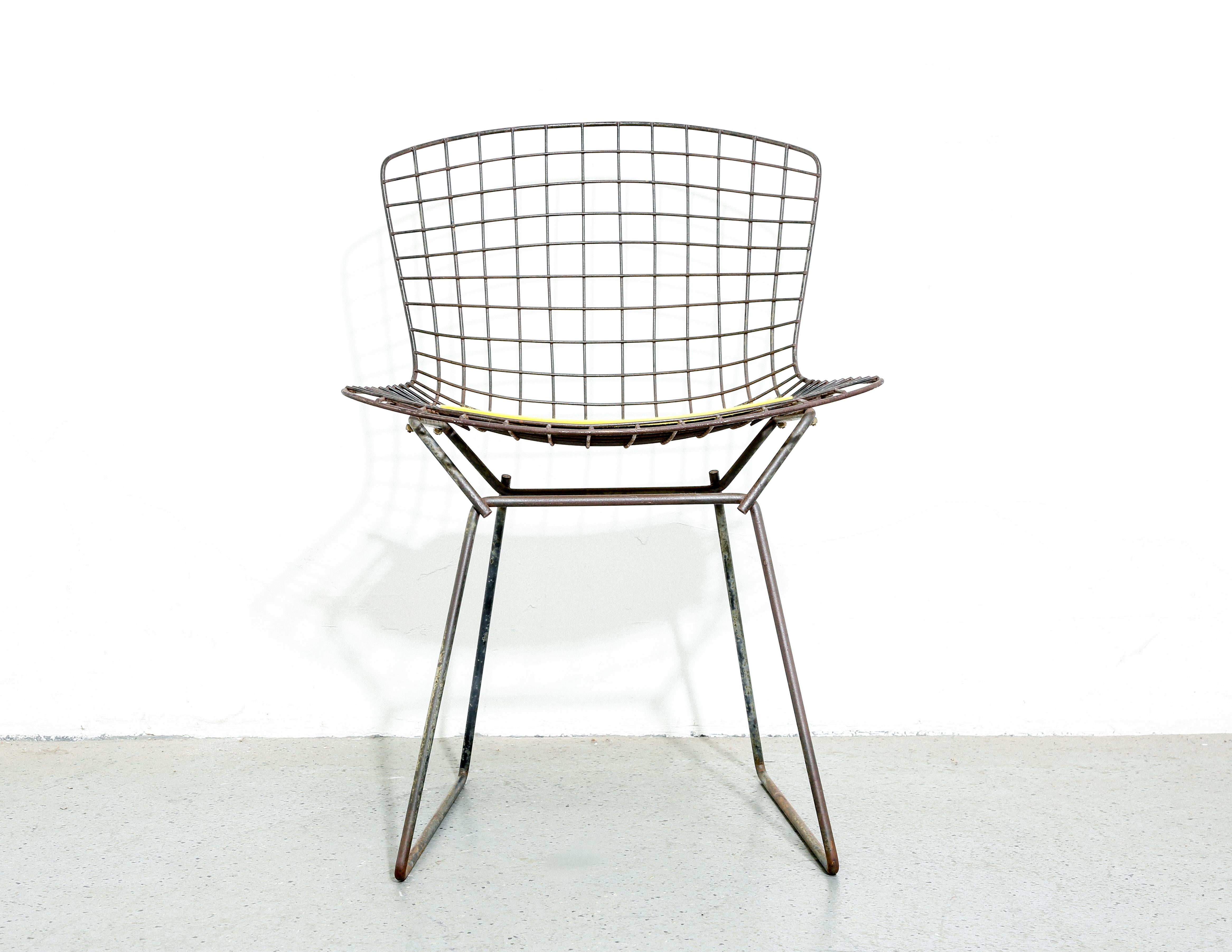 Set of 4 Vintage Harry Bertoia Chairs with Yellow Seat Cushions for Knoll In Good Condition In Brooklyn, NY