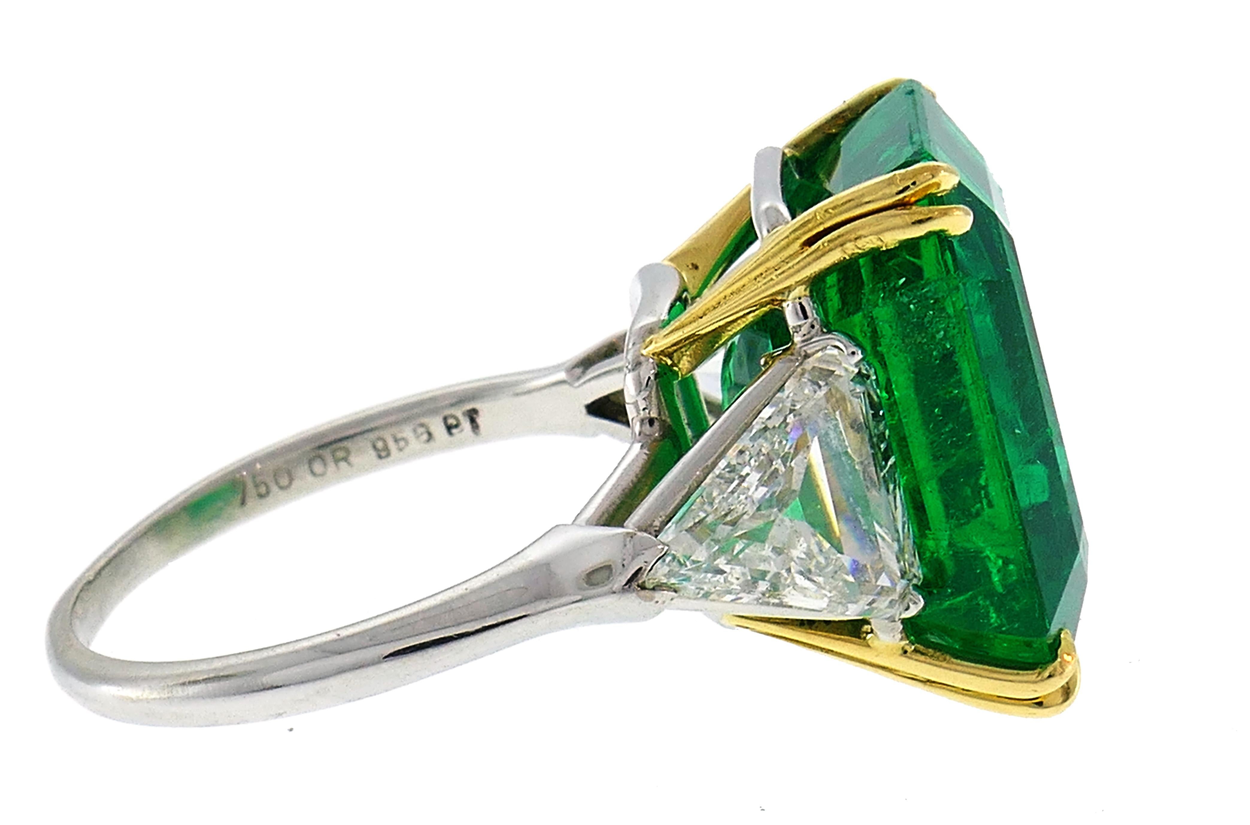Emerald Cut Vintage Harry Winston Emerald Diamond Platinum Ring 14.04 Carat Colombian AGL For Sale