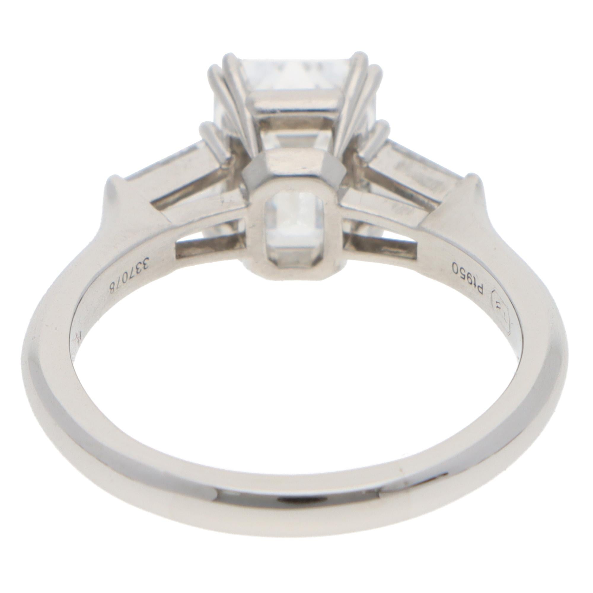 Anillo de diamantes vintage Harry Winston con certificado GIA de 2,60 ct Corte esmeralda en venta