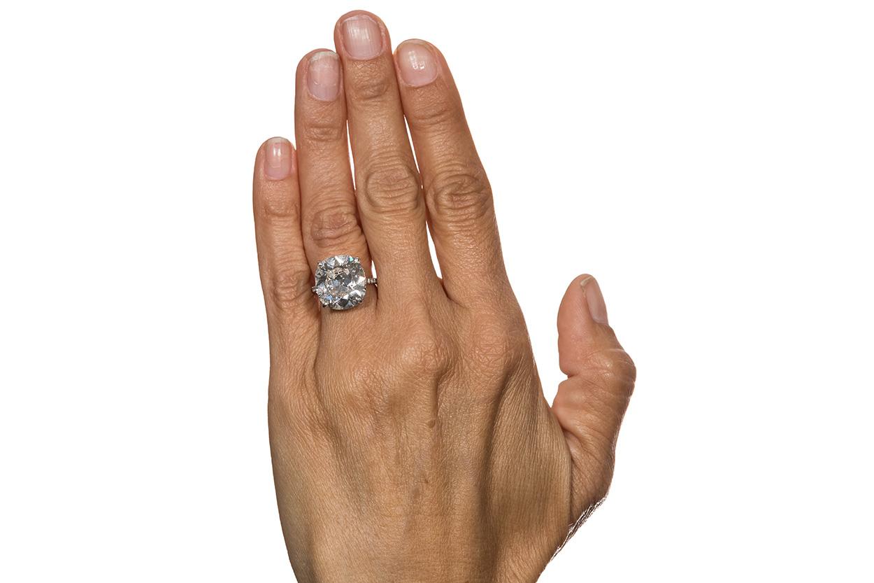 Anello Vintage Harry Winston in platino e diamanti antichi a cuscino 11,56ctw GIA F/VS2 in vendita 5