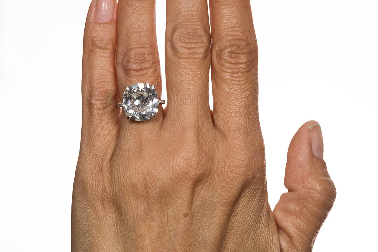 Anello Vintage Harry Winston in platino e diamanti antichi a cuscino 11,56ctw GIA F/VS2 in vendita 6