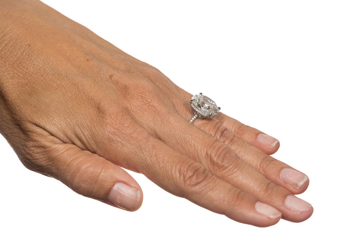 Anello Vintage Harry Winston in platino e diamanti antichi a cuscino 11,56ctw GIA F/VS2 in vendita 7