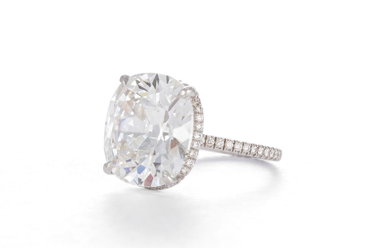 Contemporaneo Anello Vintage Harry Winston in platino e diamanti antichi a cuscino 11,56ctw GIA F/VS2 in vendita