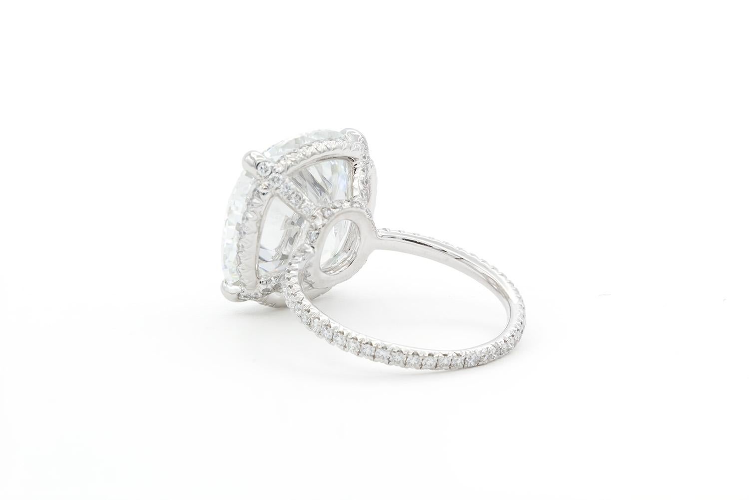 Taglio cuscino Anello Vintage Harry Winston in platino e diamanti antichi a cuscino 11,56ctw GIA F/VS2 in vendita