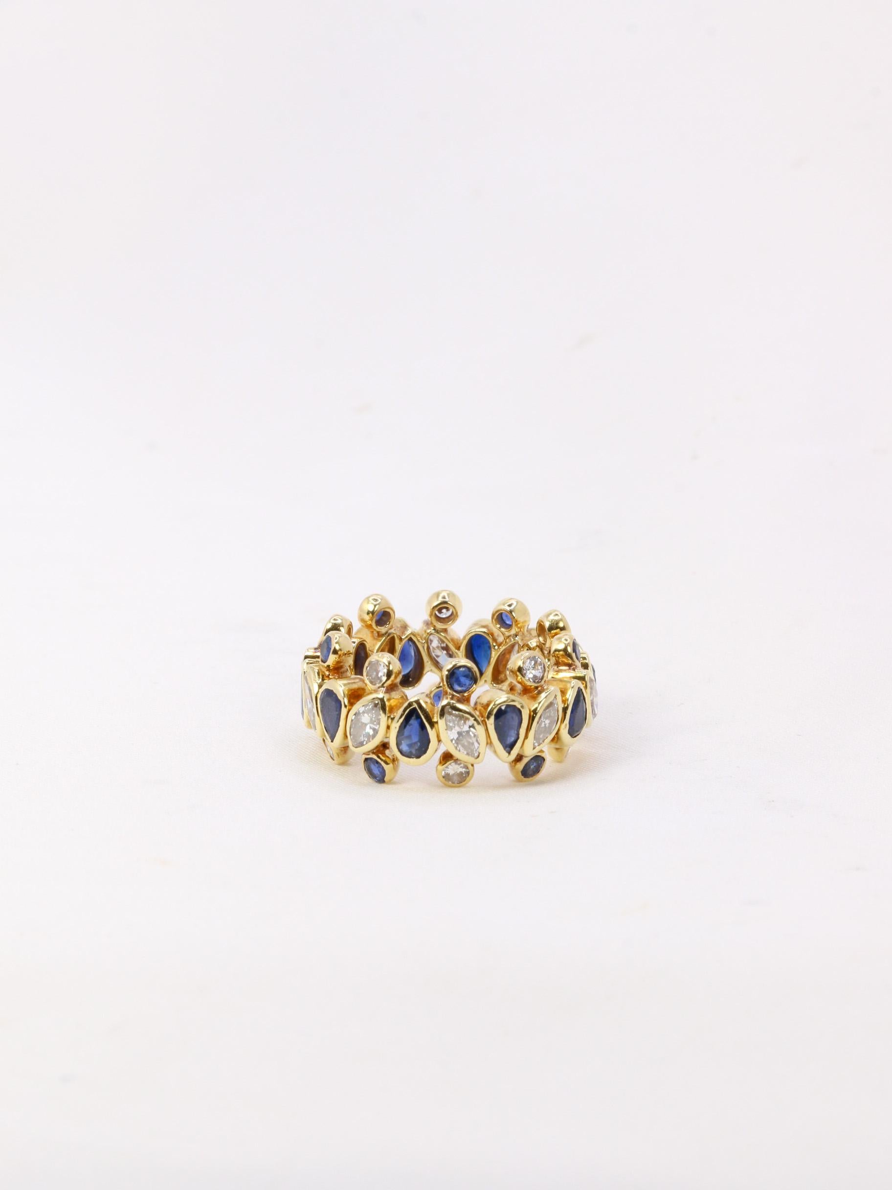 Pear Cut Vintage Harry Winston ring in yellow gold, sapphires and diamonds