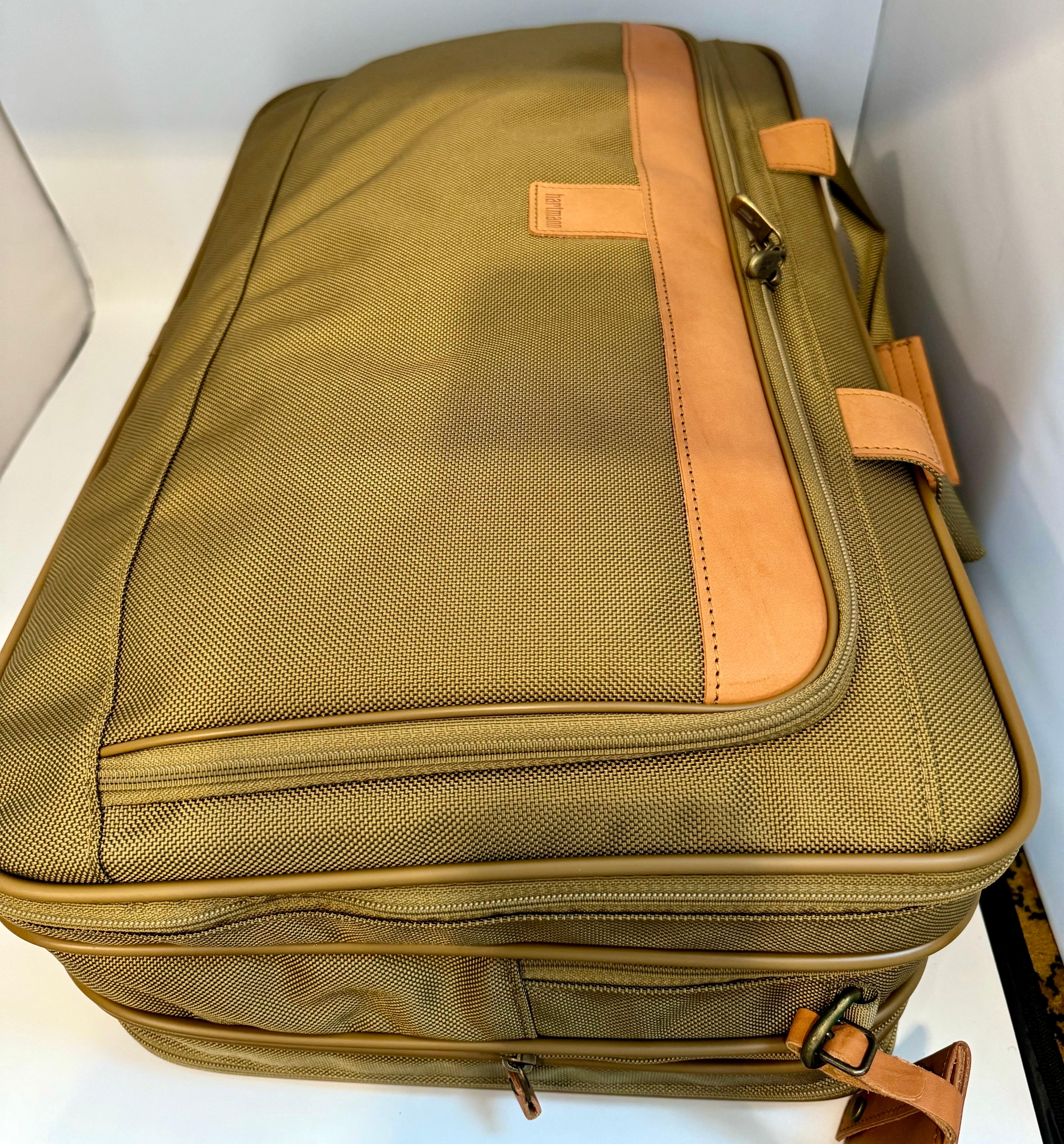 Vintage Hartman Carryon Soft suitcase with Three Zip Exp , Brand New in a Box
Purchased from Bloomingdale
Hartmann carry on suitcase , travel bag New In Box! 
Please look for the matching carry on and  garment bag with other pieces in separate
