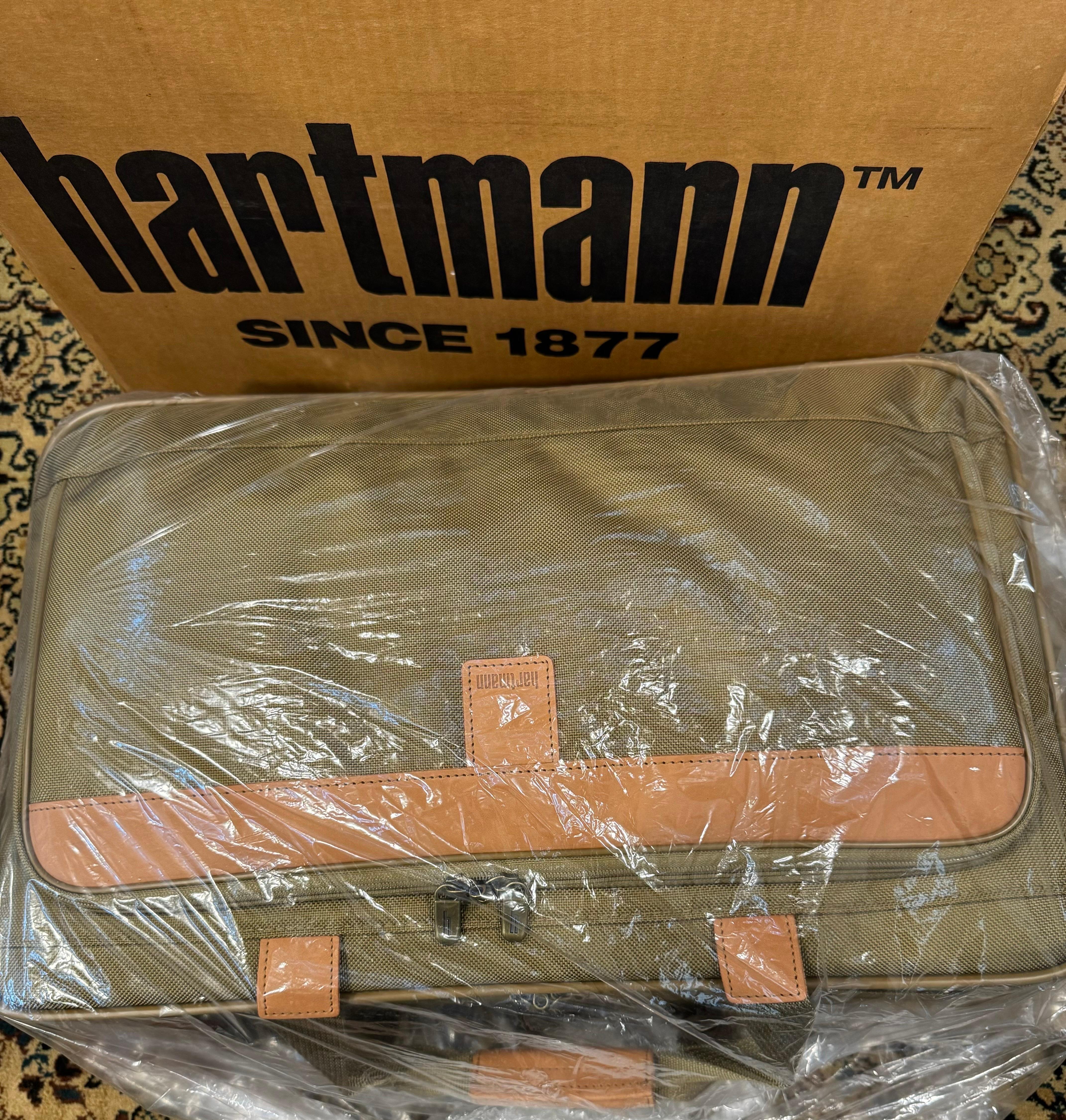 Vintage Hartman Carryon Soft suitcase with Three Zip Exp , Brand New in a Box In New Condition For Sale In New York, NY