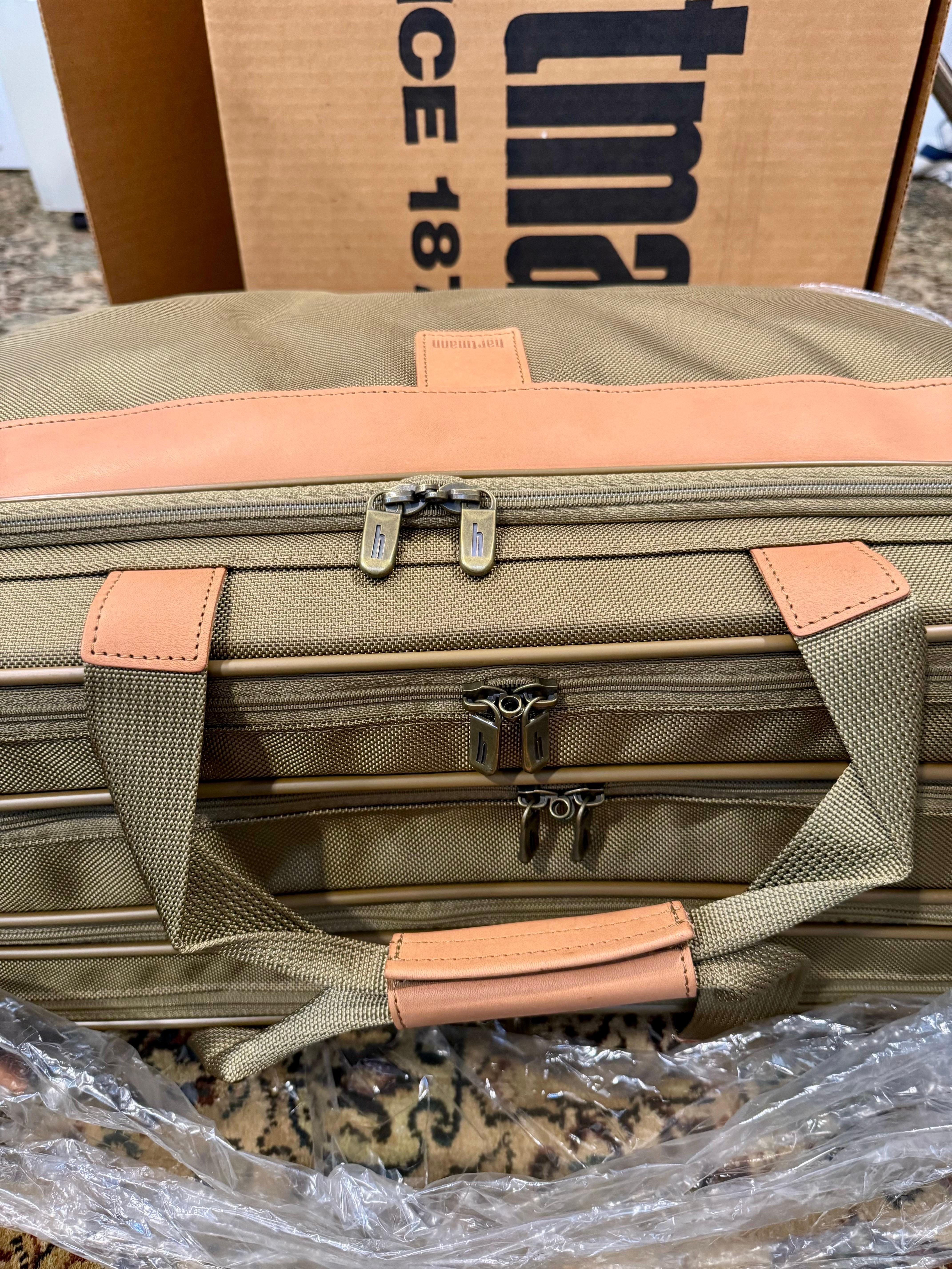 Hartman Carryon Weiches Vintage-Koffer mit drei Reißverschlüssen Exp, brandneu in einer Schachtel im Angebot 2