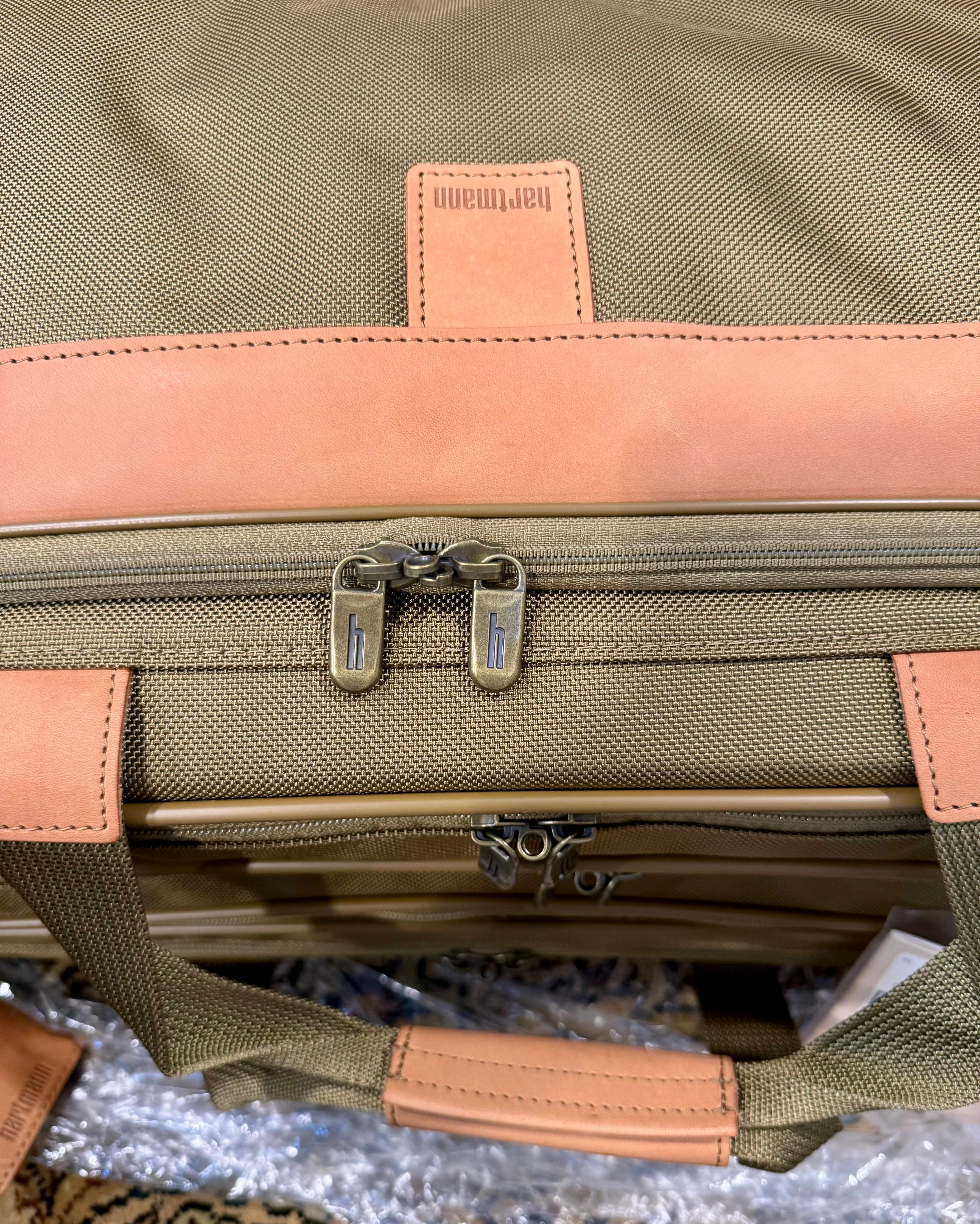 Hartman Carryon Weiches Vintage-Koffer mit drei Reißverschlüssen Exp, brandneu in einer Schachtel im Angebot 4