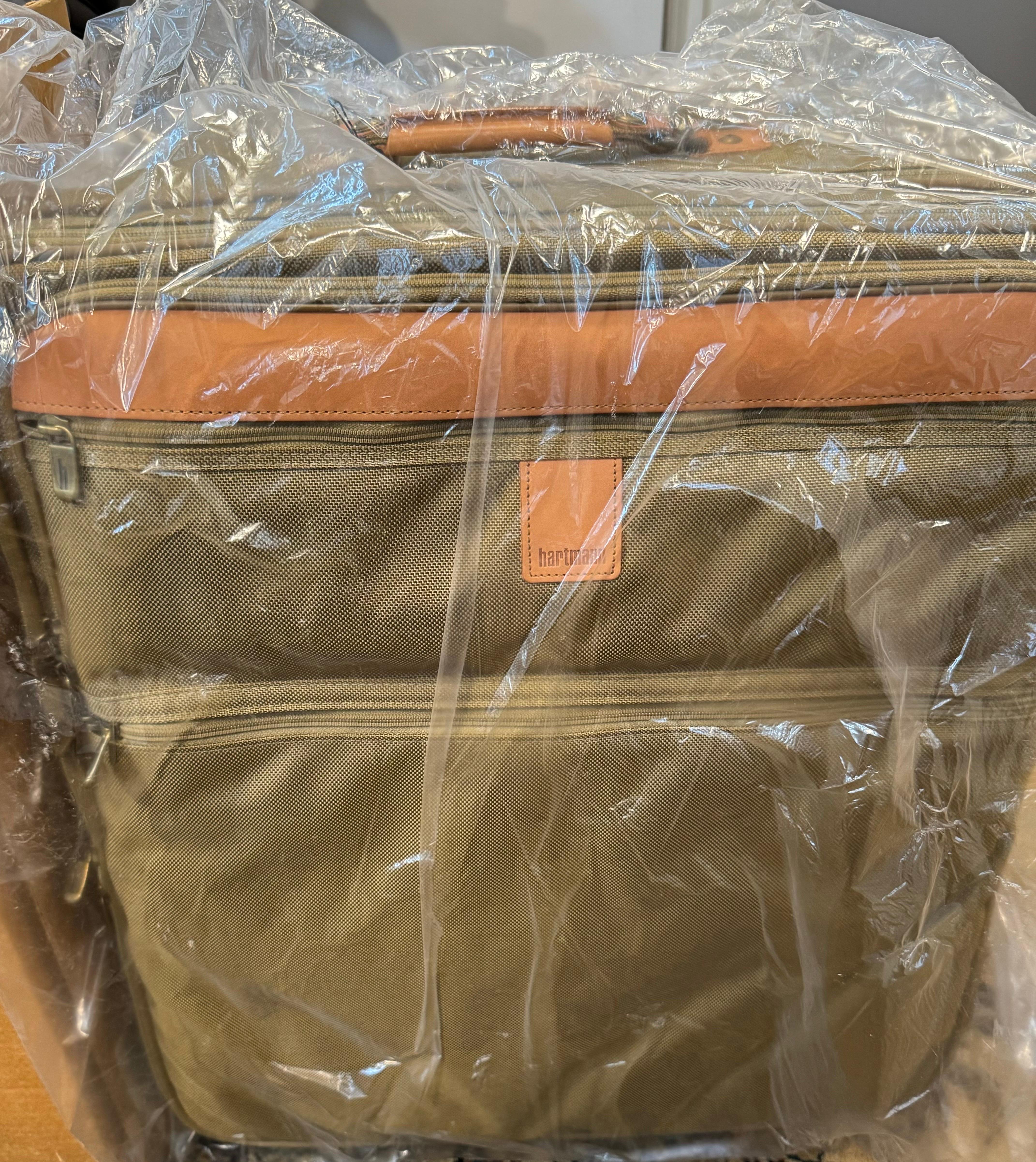 Vintage Hartmann Intensity collection Large 27 inch suitcase Brand New in a Box For Sale 6