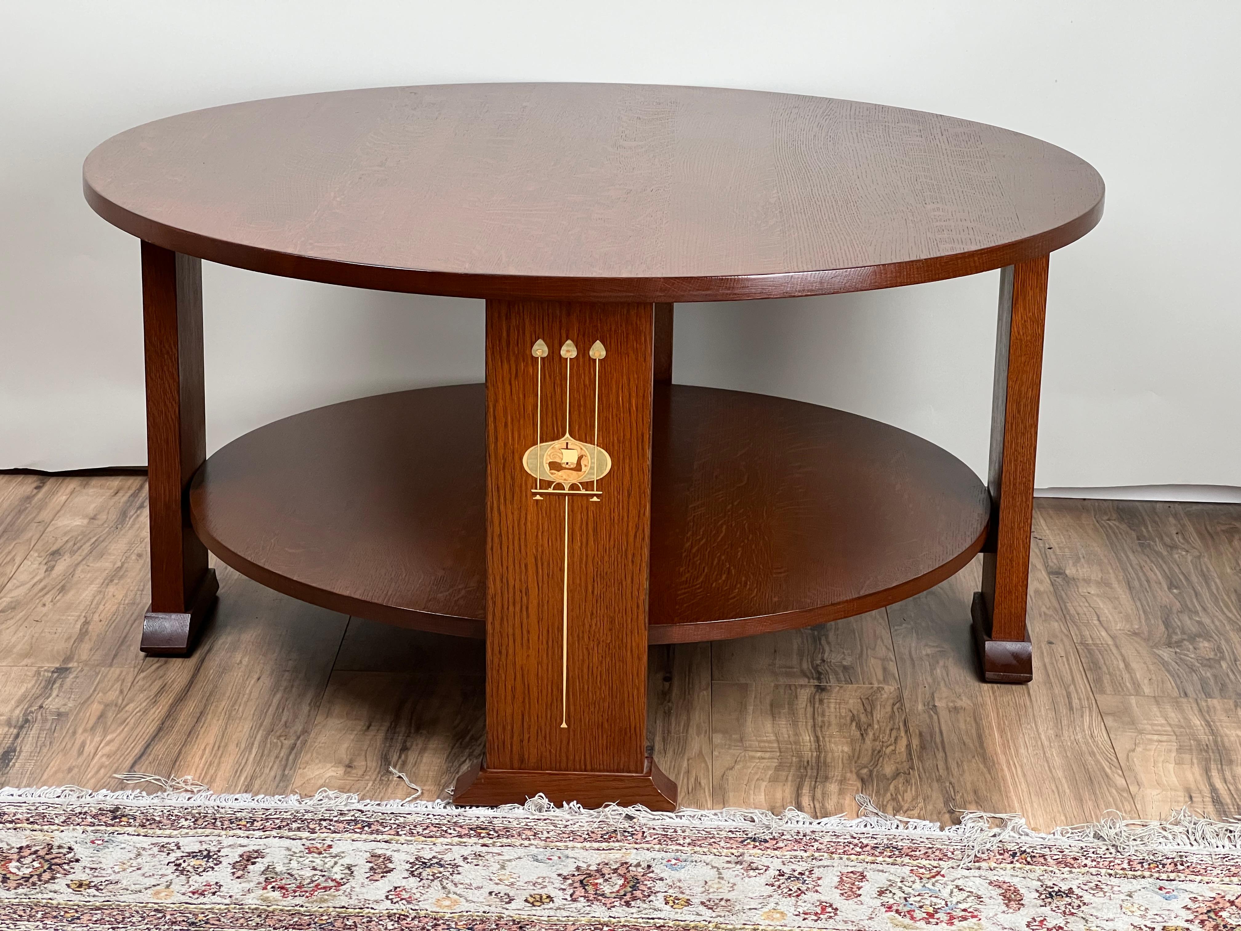 This Harvey Ellis oak cocktail table by Stickley showcases the brand’s commitment to timeless design and meticulous craftsmanship. The round form and balanced proportions speak to the enduring principles of Arts and Crafts style, making the table