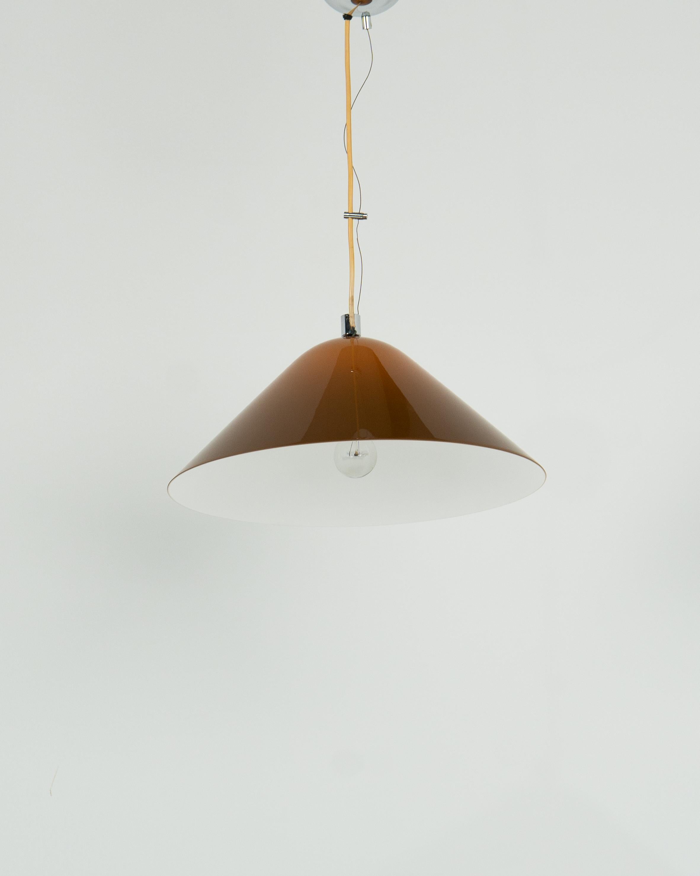 Mid-Century moderno Lampada a sospensione vintage di Harvey Guzzini per Meblo, anni '70 in vendita