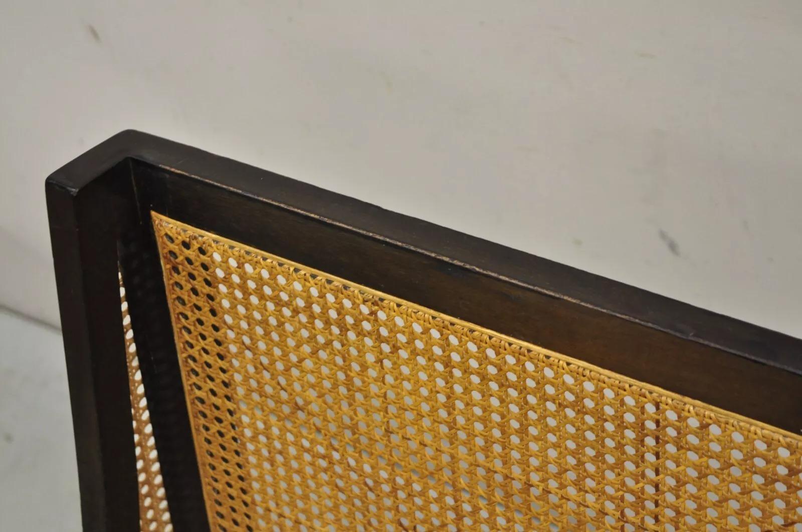 Harvey Probber Mid Century Modern Beistellstuhl aus ebonisiertem Schilfrohr mit Hiprest, Vintage (Leder) im Angebot