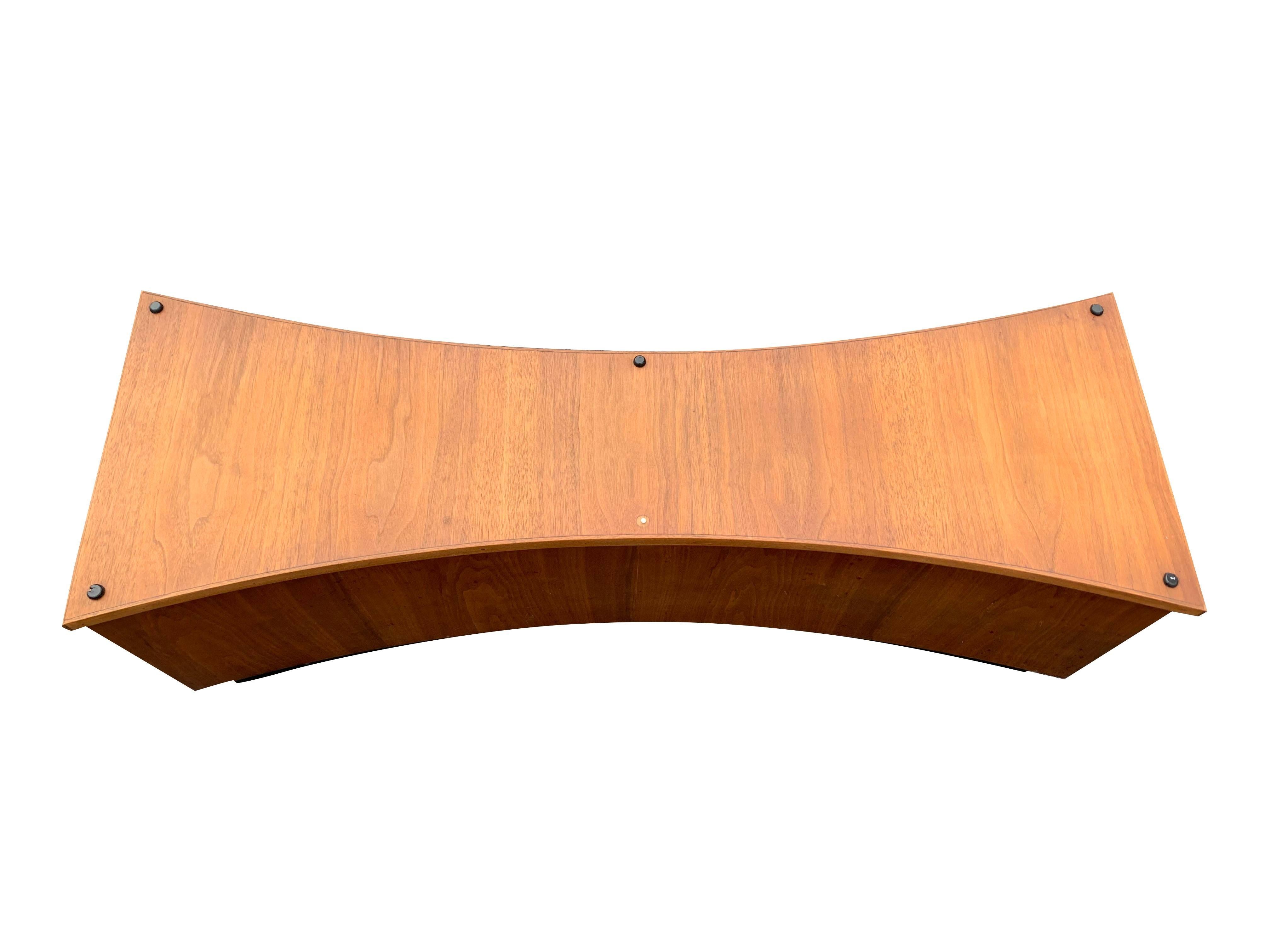 Fin du 20e siècle Table basse moderne de style Harvey Probber avec plateau en verre en vente