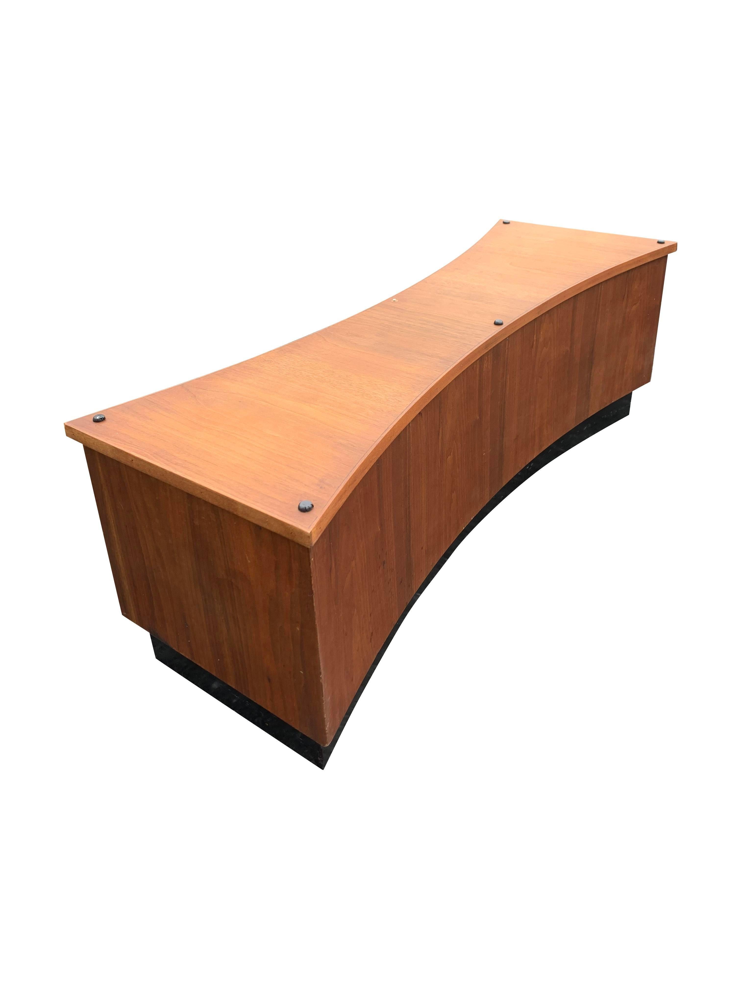 Verre Table basse moderne de style Harvey Probber avec plateau en verre en vente