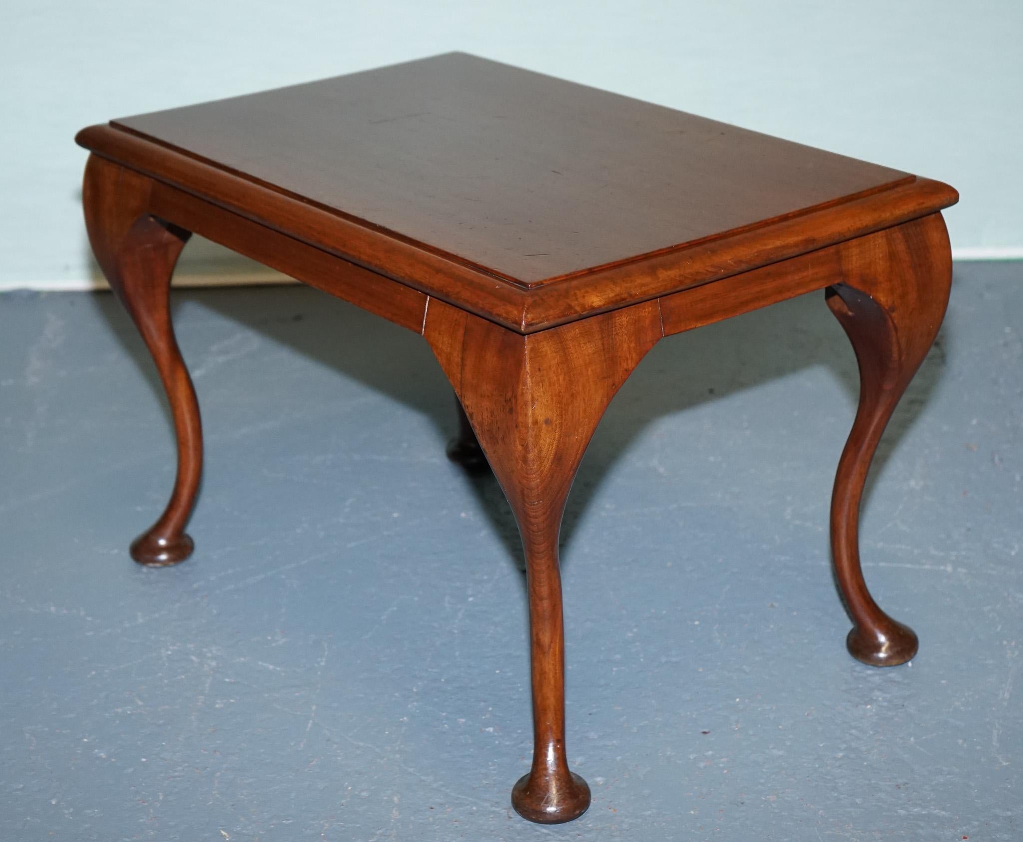 ViNTAGE HARWOOD QUEEN ANNE STYLE LOW TABLE (Handgefertigt) im Angebot
