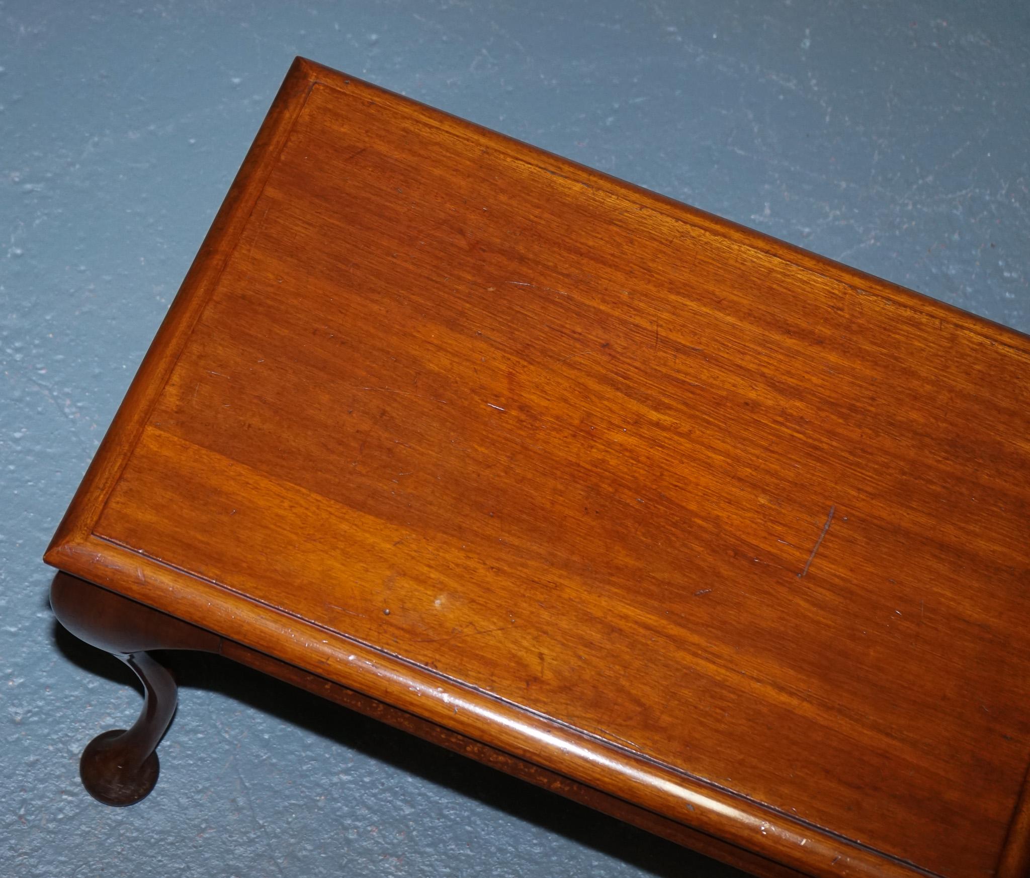 ViNTAGE HARWOOD QUEEN ANNE STYLE LOW TABLE (20. Jahrhundert) im Angebot