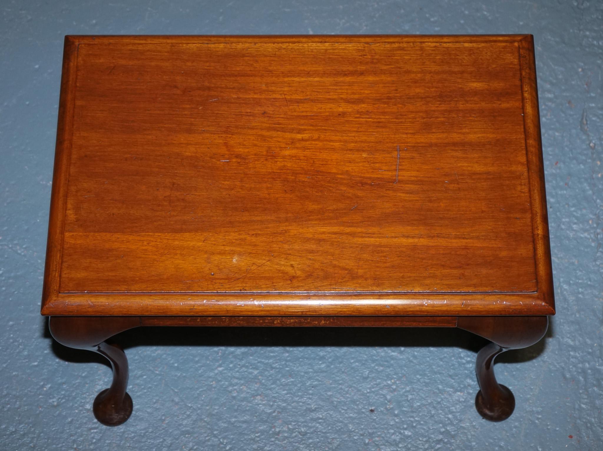 ViNTAGE HARWOOD QUEEN ANNE STYLE LOW TABLE (Hartholz) im Angebot