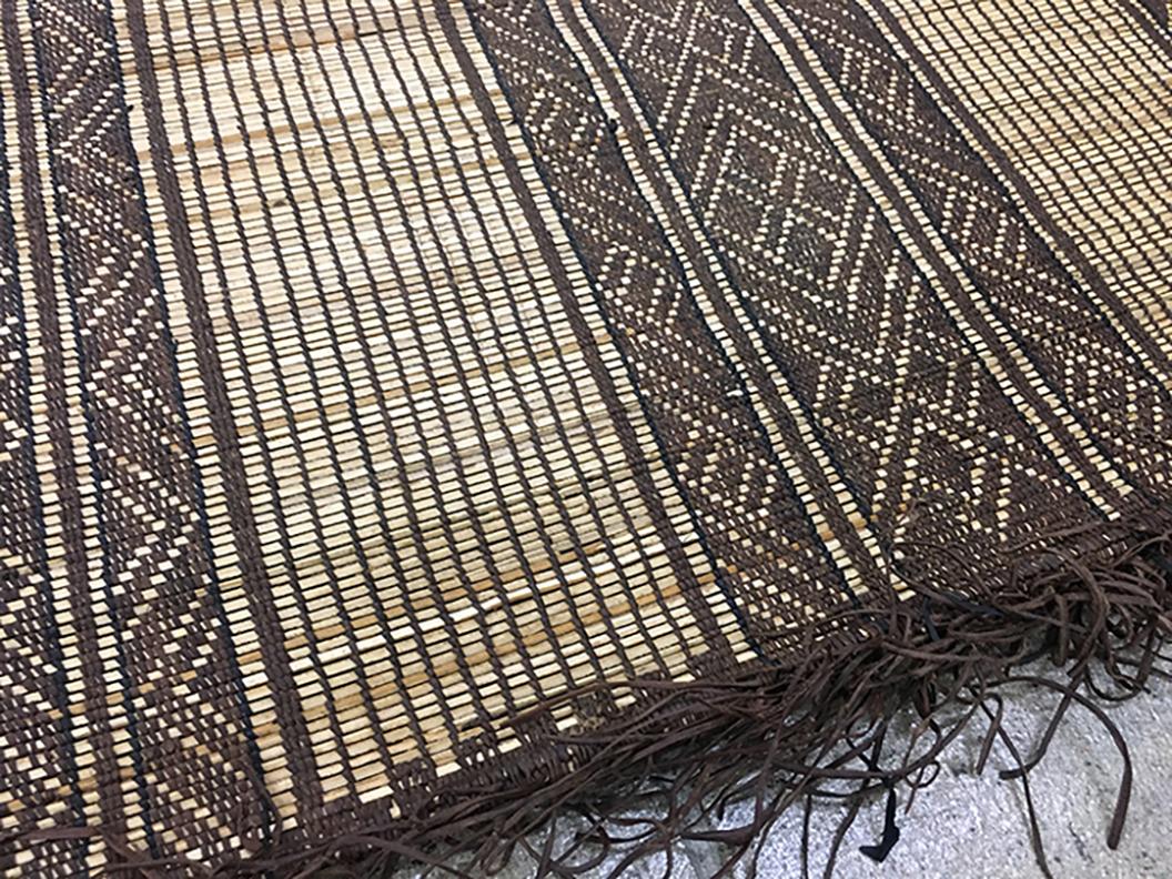 Hassira Tuareg Mat aus Schilf- und Kamelleder, Vintage (Stammeskunst) im Angebot