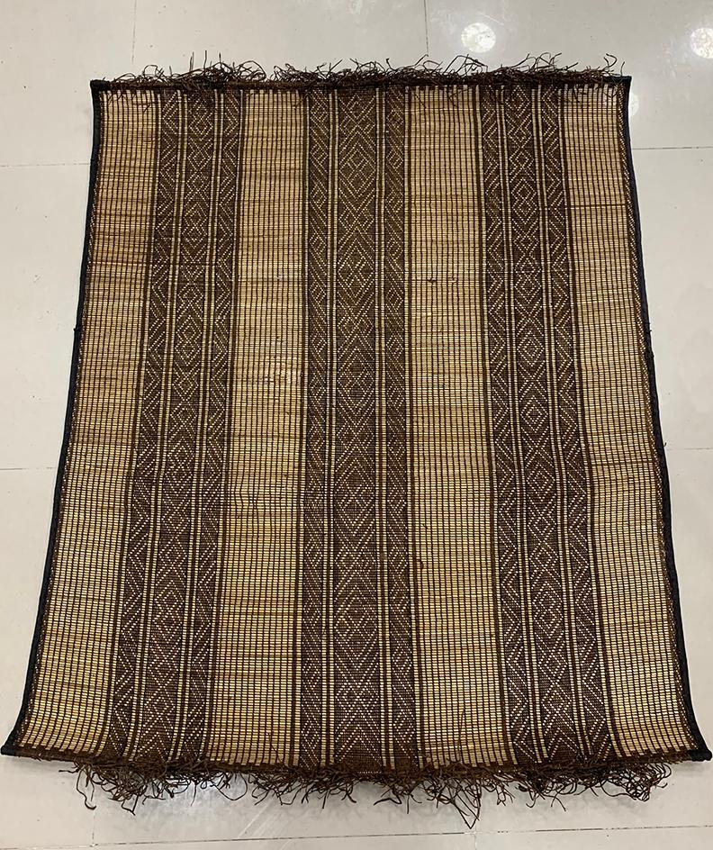 Hassira Tuareg Mat aus Schilf- und Kamelleder, Vintage (Subsahara-afrikanisch) im Angebot