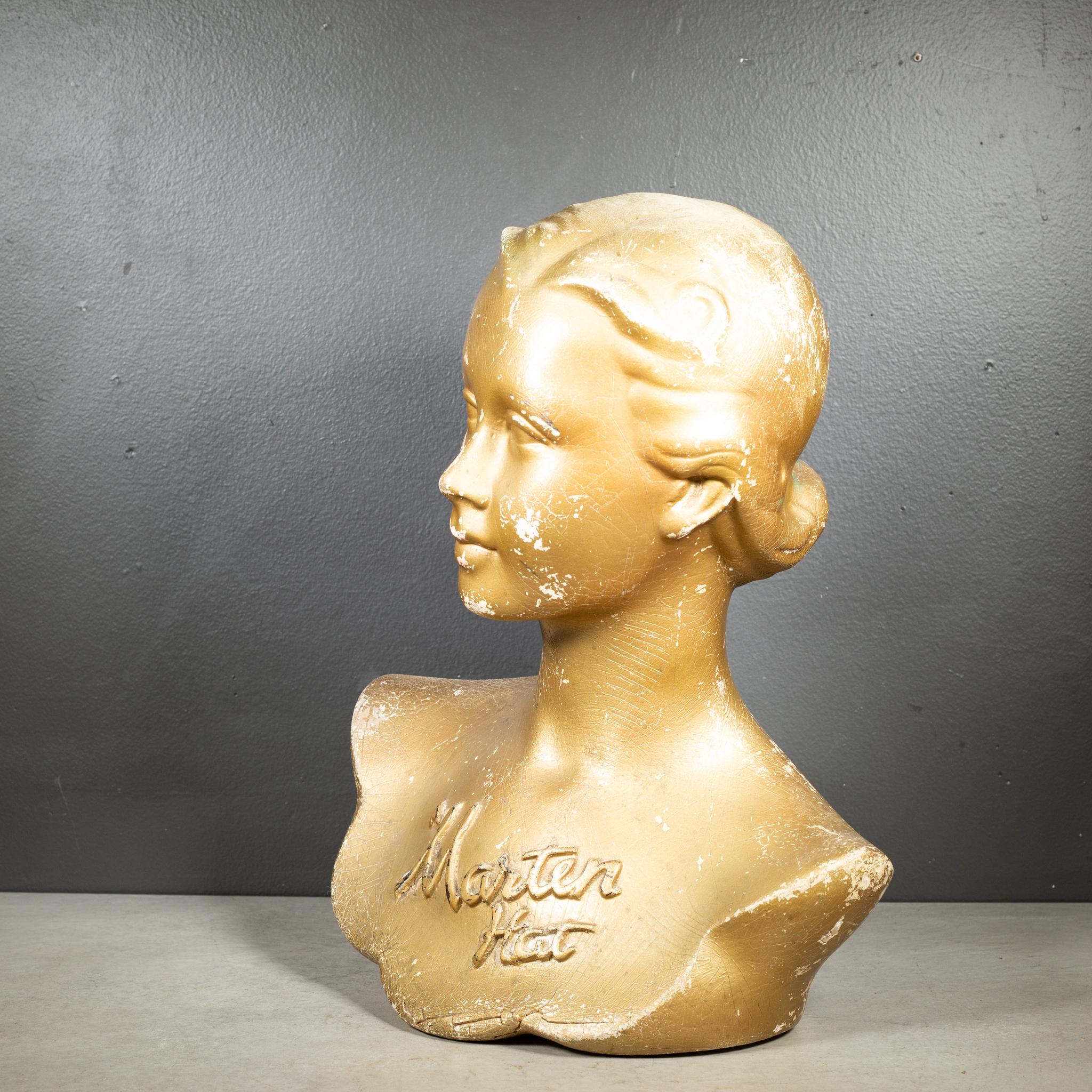 CIRCA

Questo busto da esposizione di Marten Hats veniva utilizzato in passato in un negozio di cappelli per esporre capi di abbigliamento alla moda. Realizzato in un materiale di composizione pesante con una finitura color bronzo, ha un aspetto