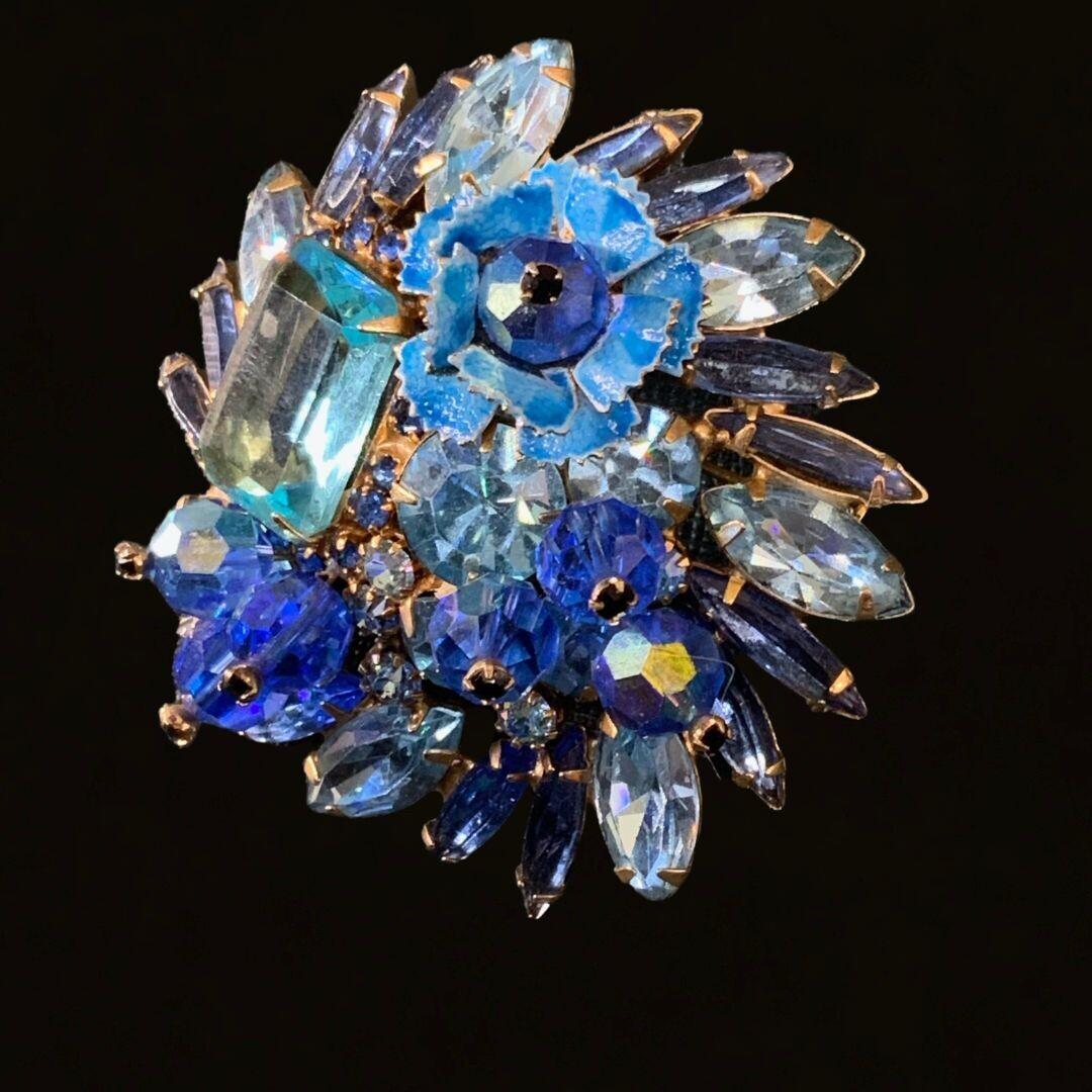 hattie carnegie brooch