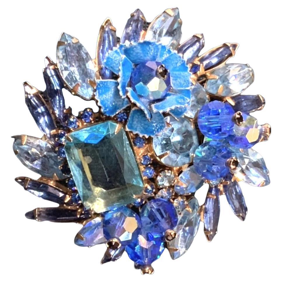 Vintage HATIE CARNEGIE brooch For Sale