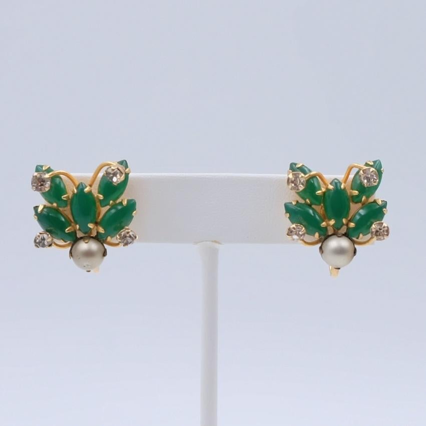 Women's or Men's Vintage Hattie Carnegie Earrings with Green Glass And Faux Pearls 1960's For Sale