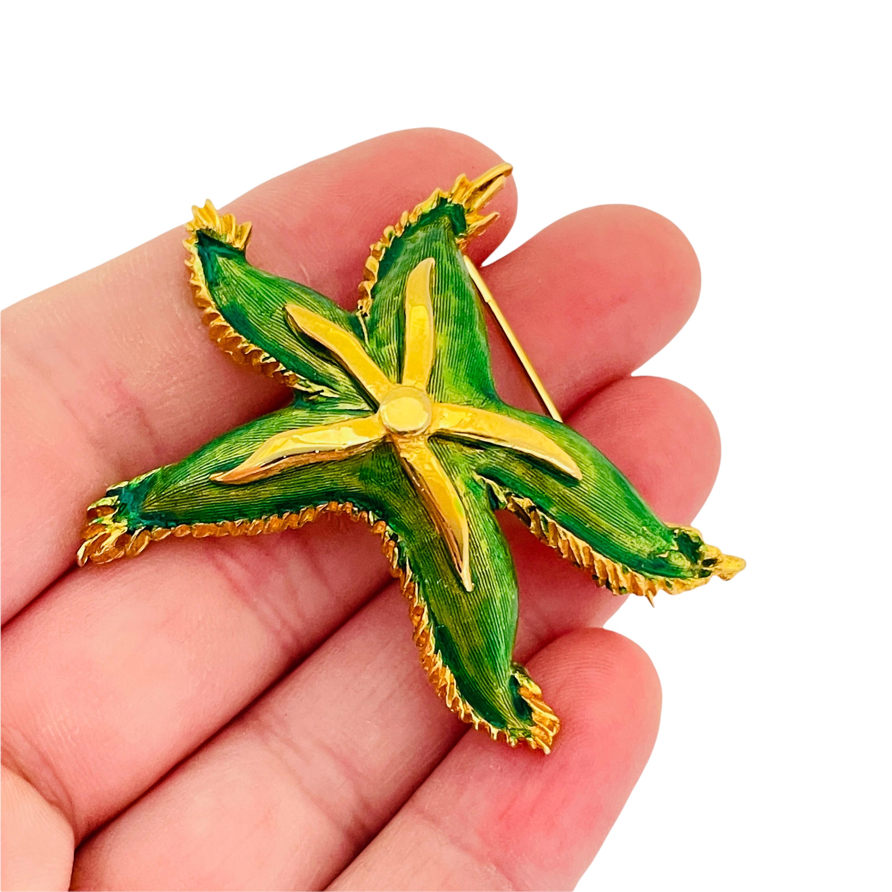Vintage HATTIE CARNEGIE gold enamel starfish designer runway brooch In Good Condition In Palos Hills, IL