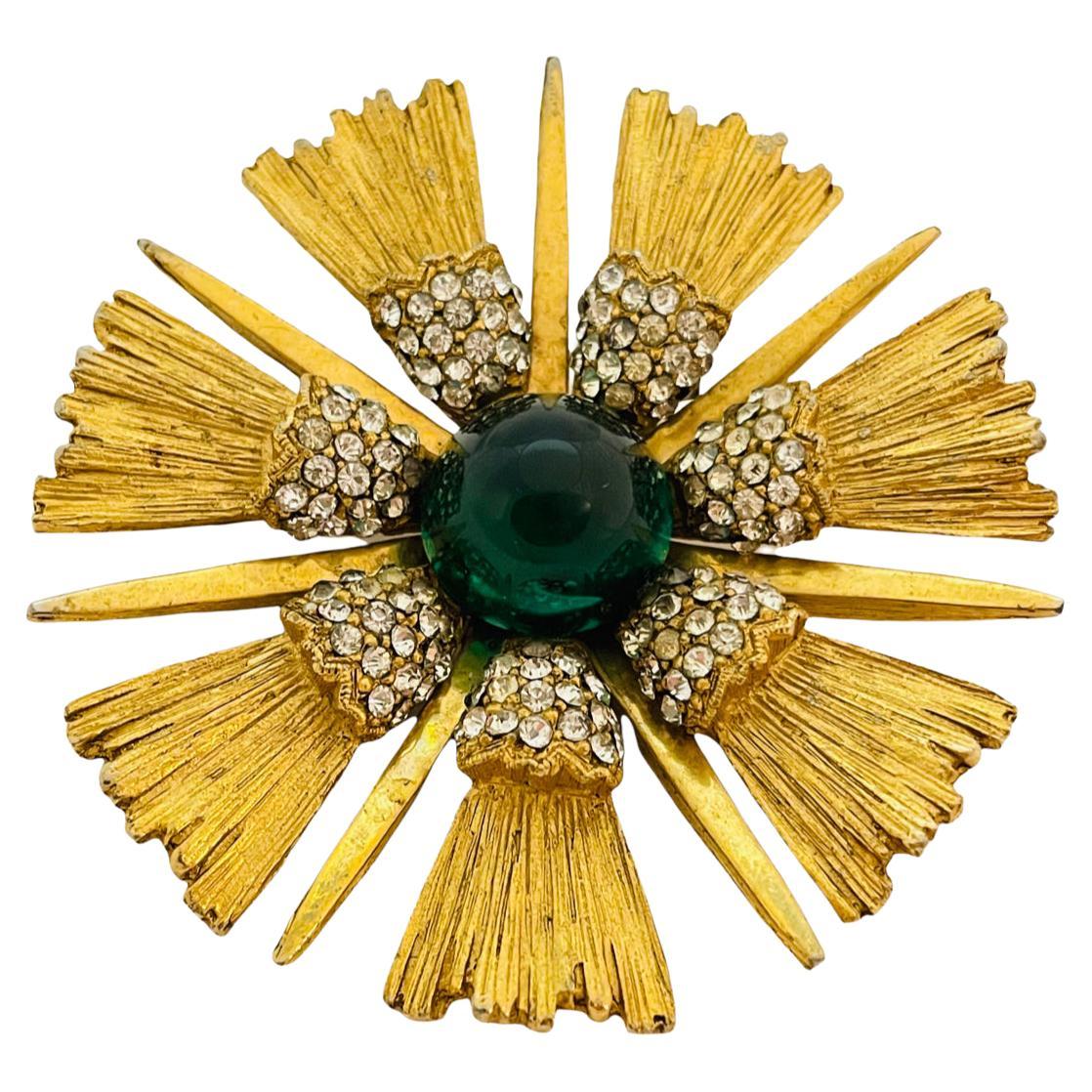 HATTIE CARNEGIE Goldbrosche mit Malteserkreuz und Smaragd von HATTIE CARNEGIE