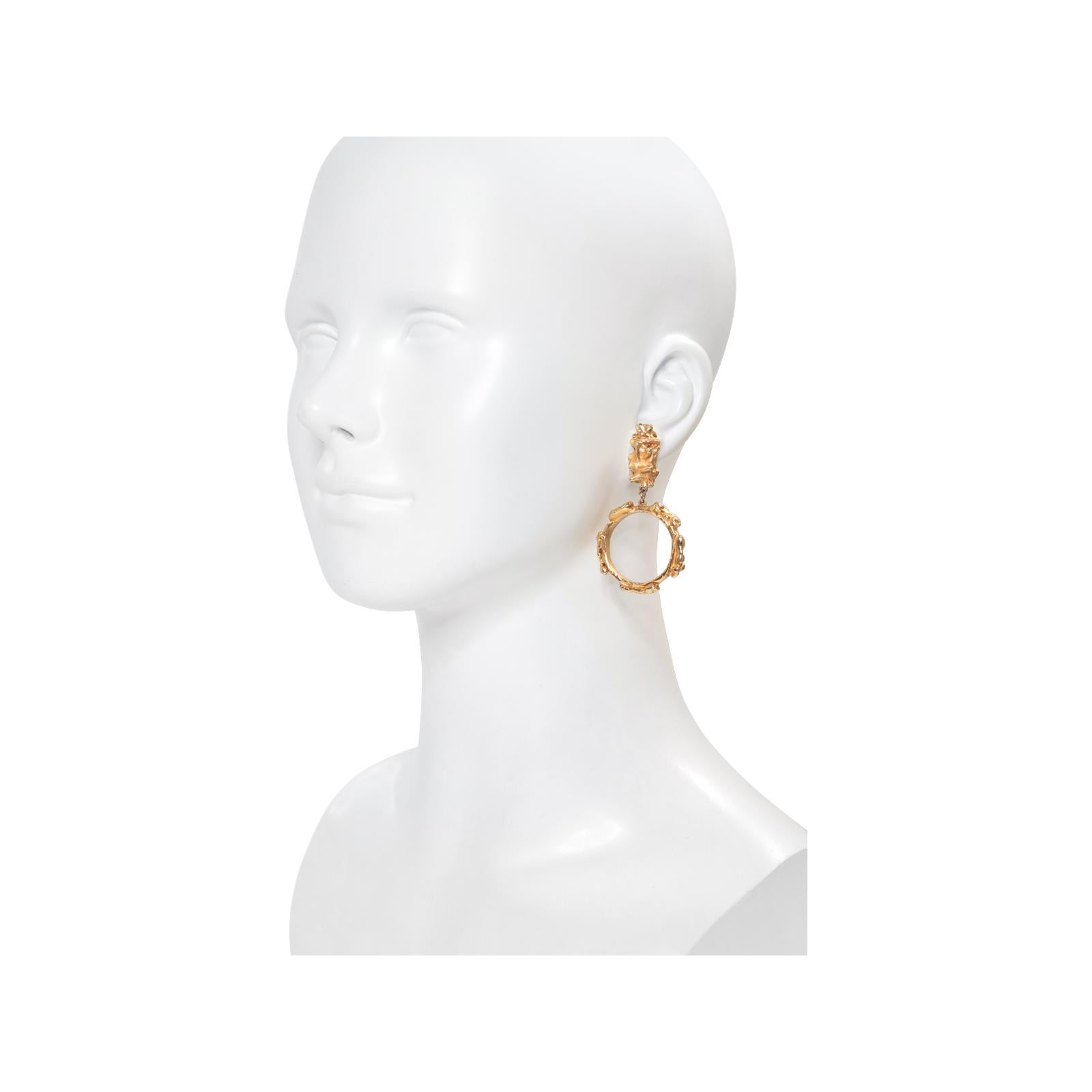 Vintage Hattie Carnegie Gold Tone Dangling Hoop Earrings Circa 1970 Bon état - En vente à New York, NY
